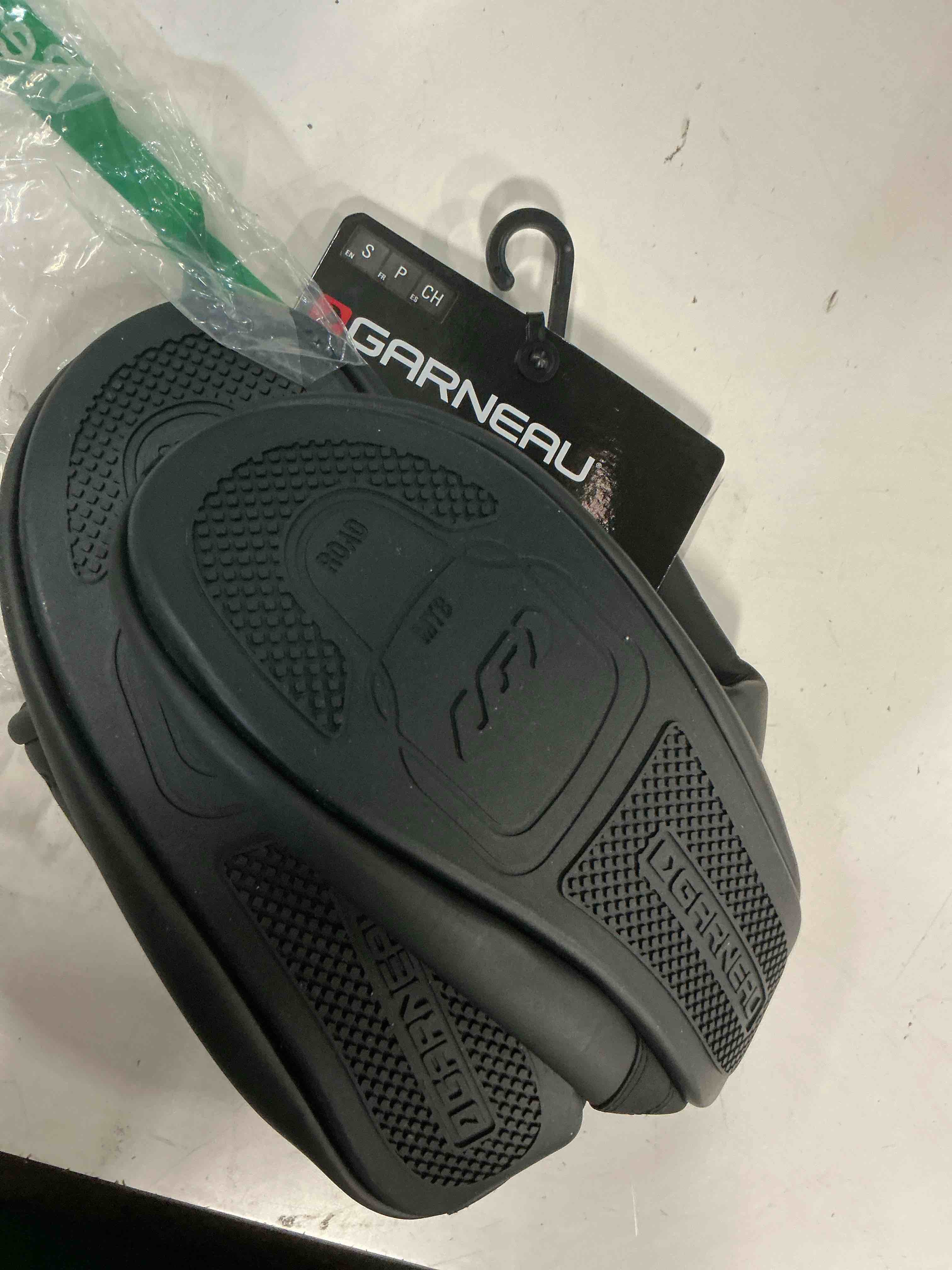 Condition photo showing New/Like New for louis garneau, thermal h2o shoe cover, black