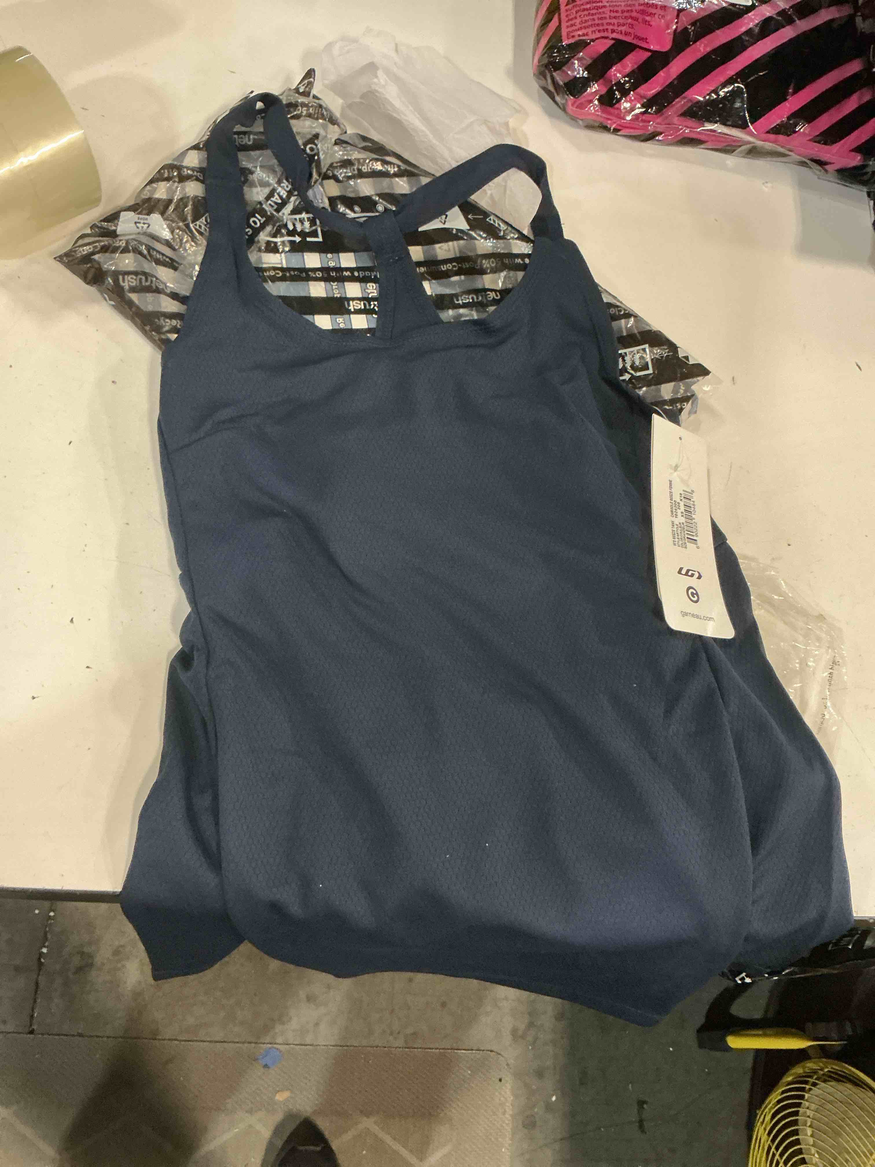 Condition photo showing New/Like New for louis garneau women's beeze tank top dark night size xs