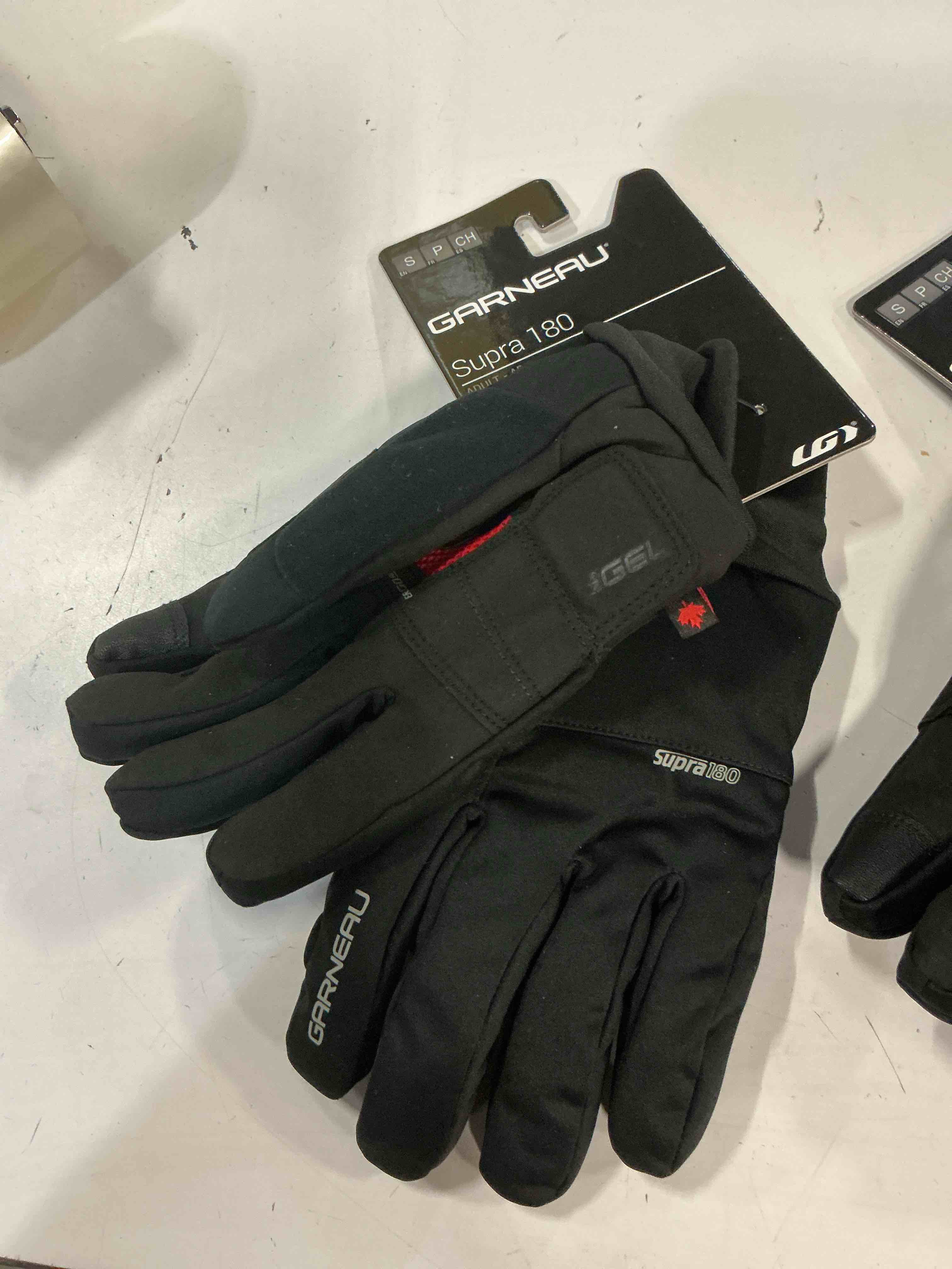 Condition photo showing New/Like New for supra-180 gloves size s