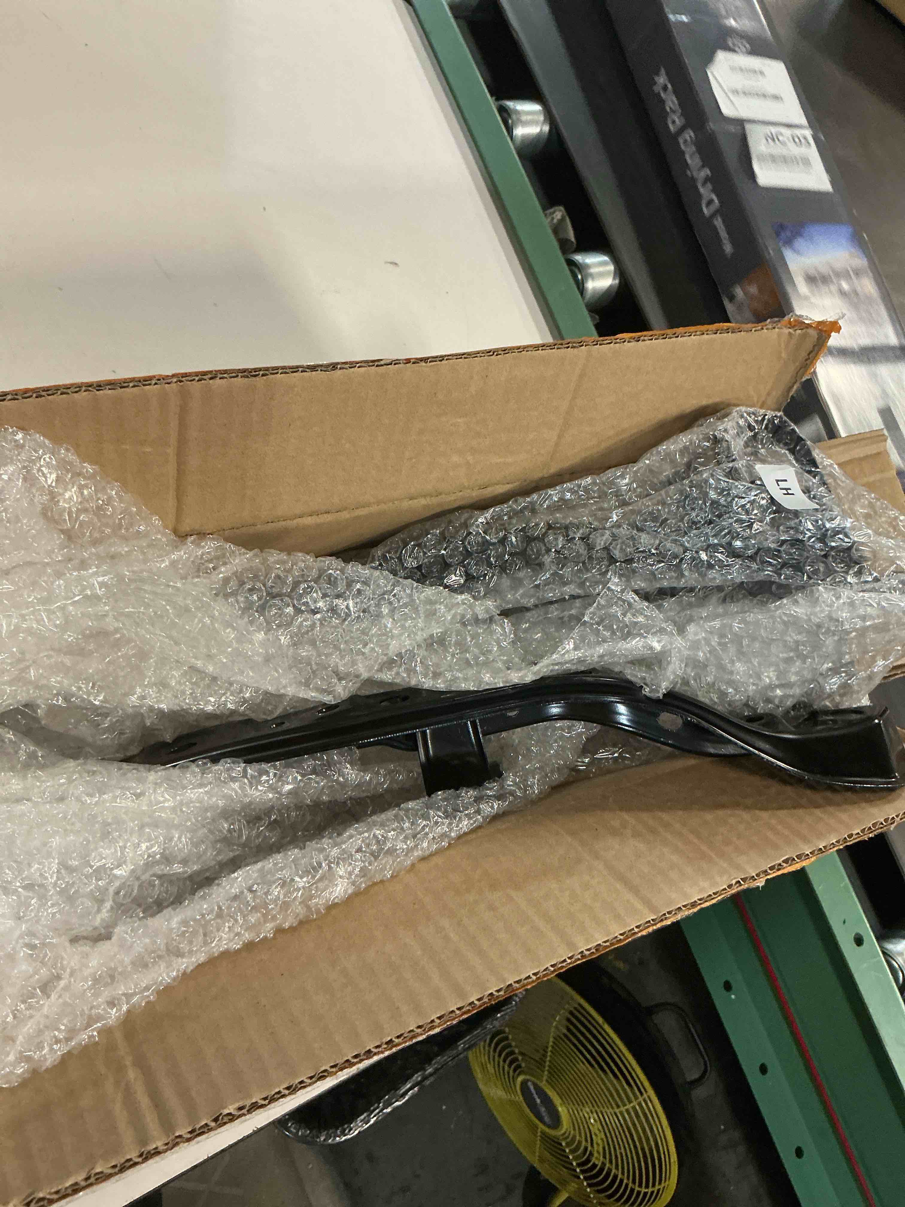 https://s3.amazonaws.com/lotting-images-prod/bidfta/BRN5025490_1777570198157.jpeg