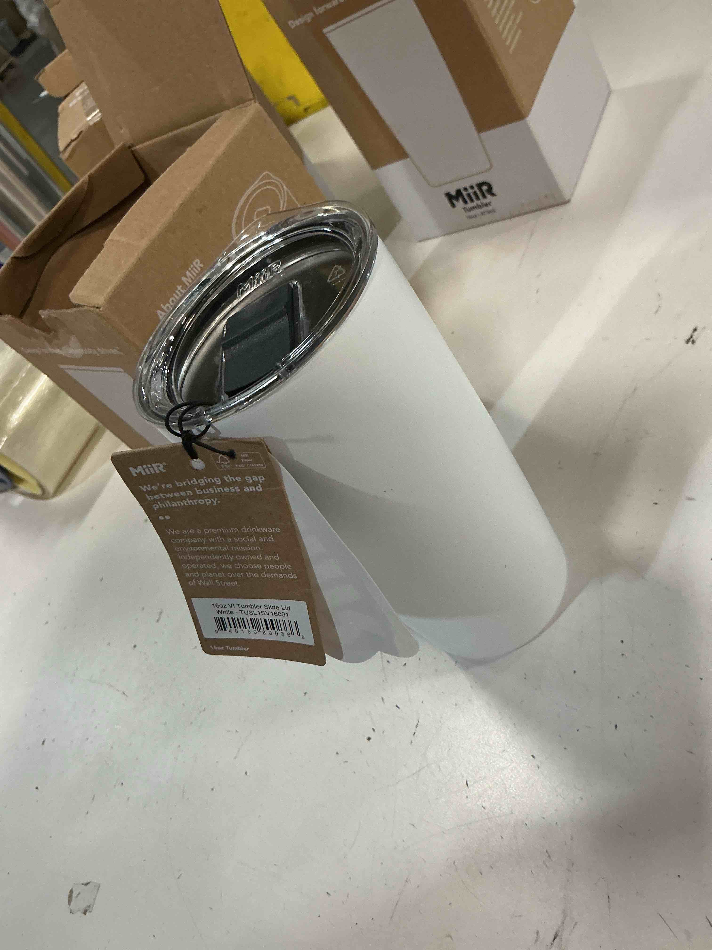 https://s3.amazonaws.com/lotting-images-prod/bidfta/BRN5025599_1777643175697.jpeg