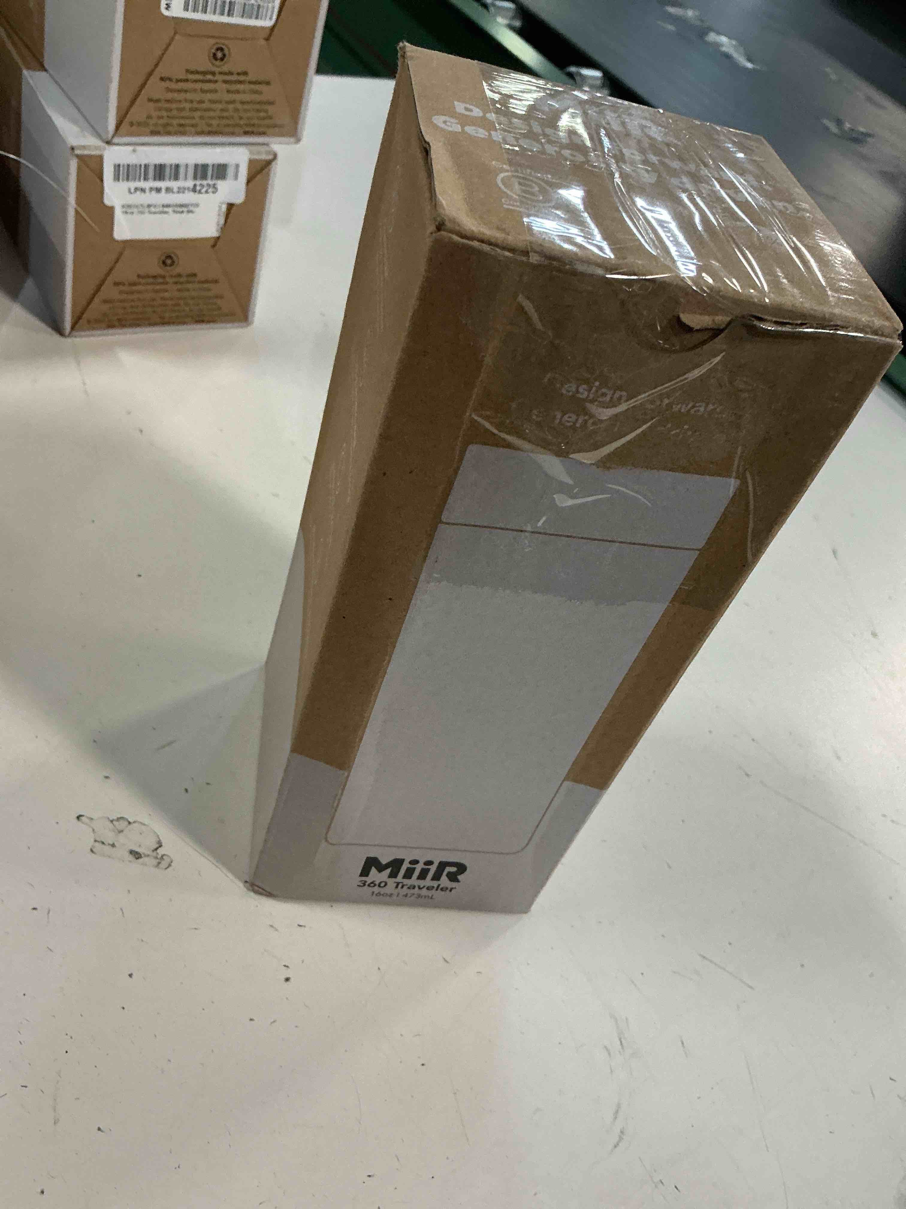 https://s3.amazonaws.com/lotting-images-prod/bidfta/BRN5025661_1777648177663.jpeg