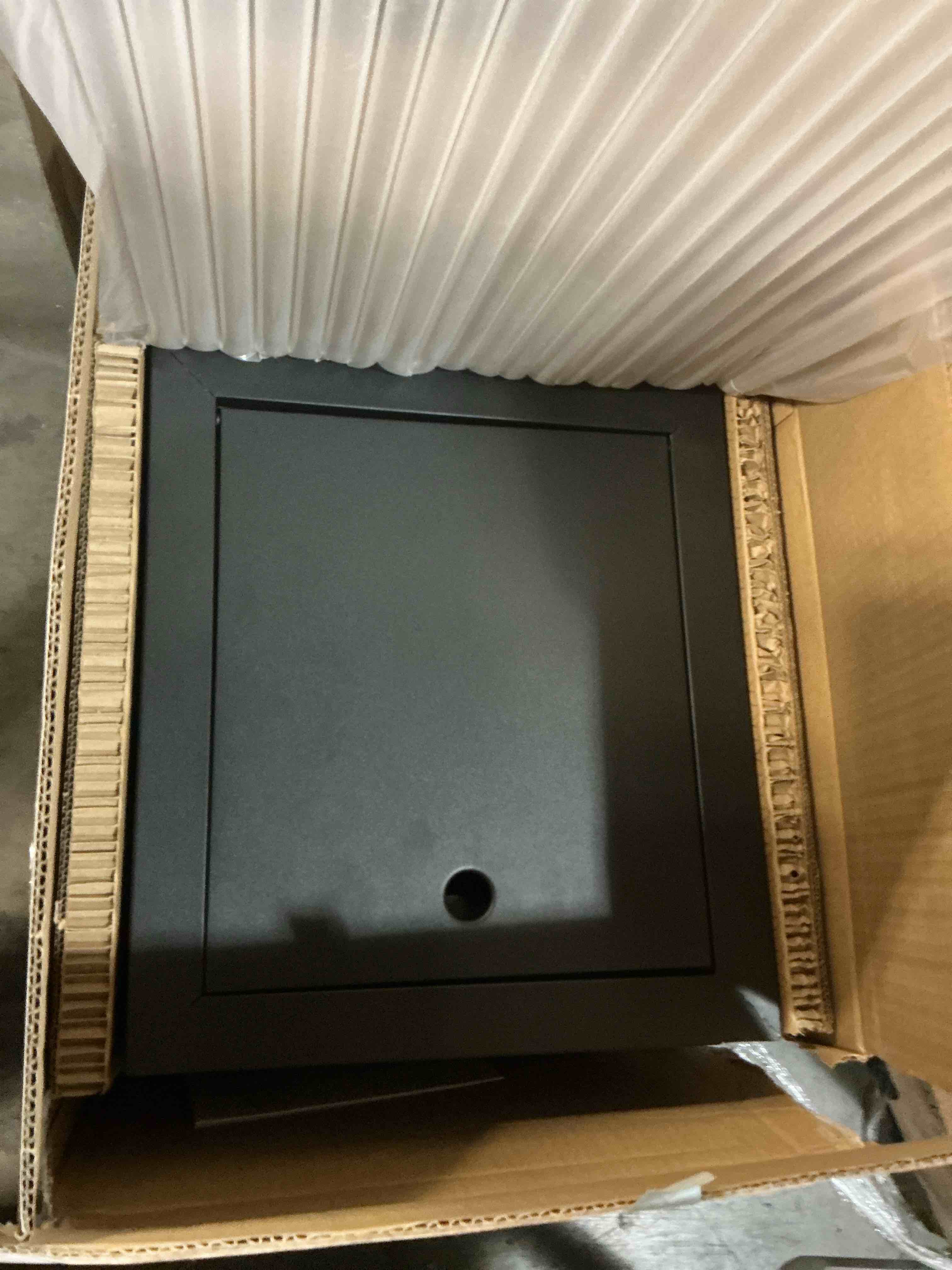 Condition photo showing As Is for style selections ss 100ft metal cab blk