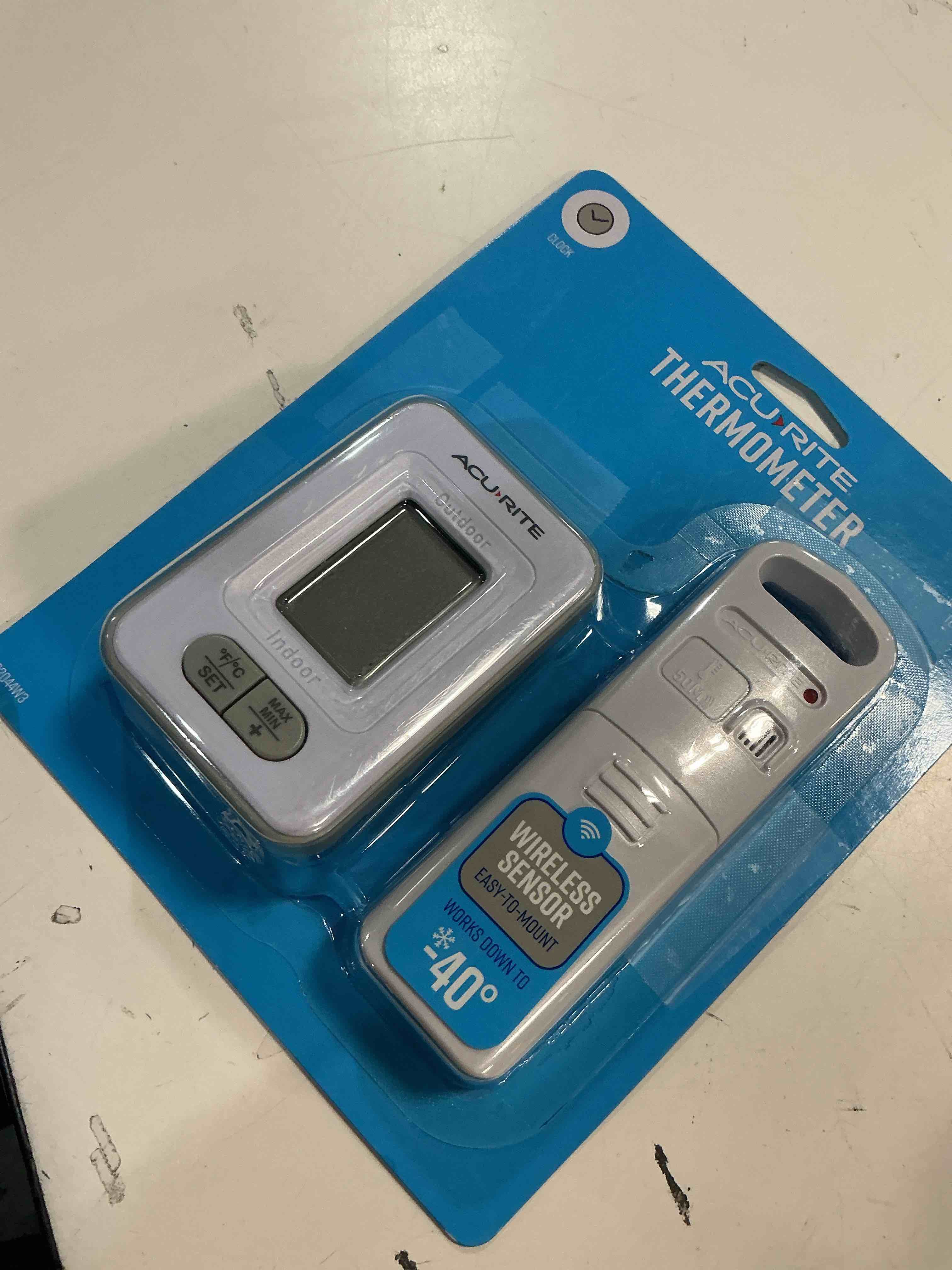 Condition photo showing Good Condition for acurite wireless indoor/outdoor thermometer with clock