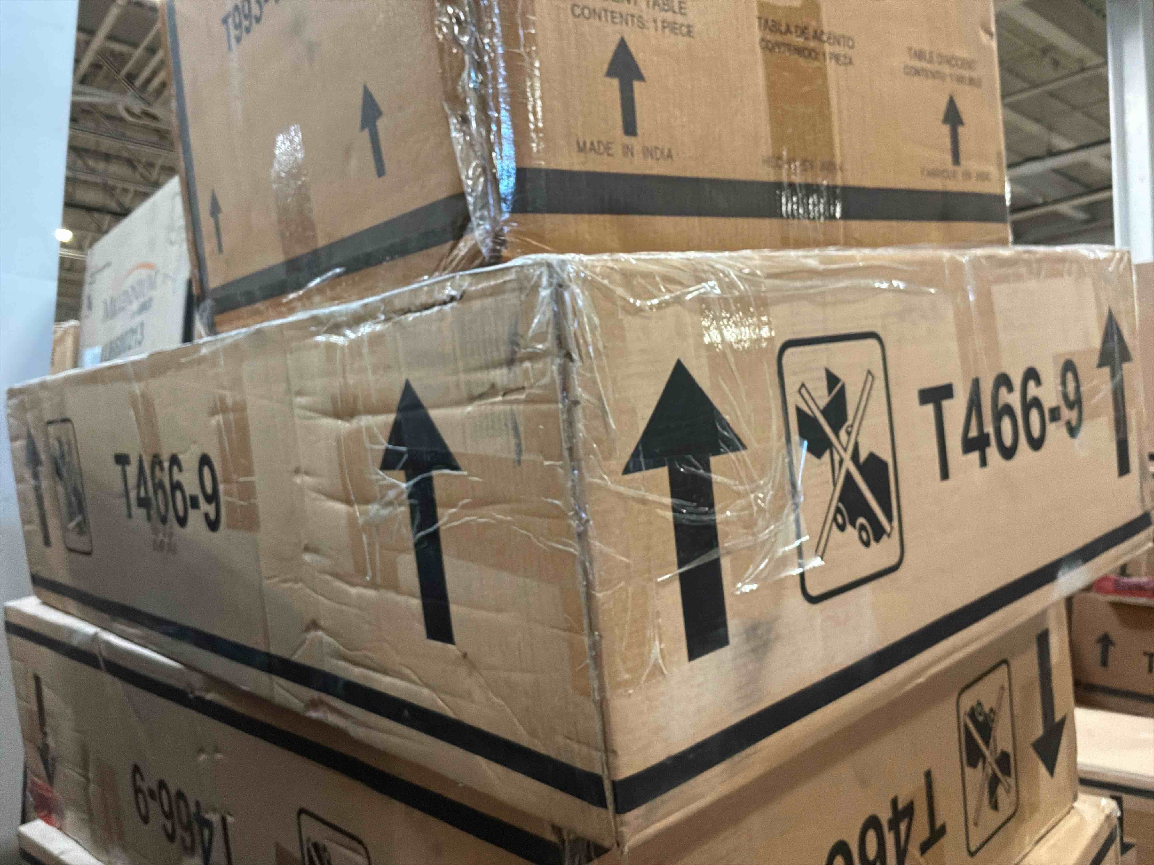 Condition photo showing New/Like New for hollum lift-top coffee table