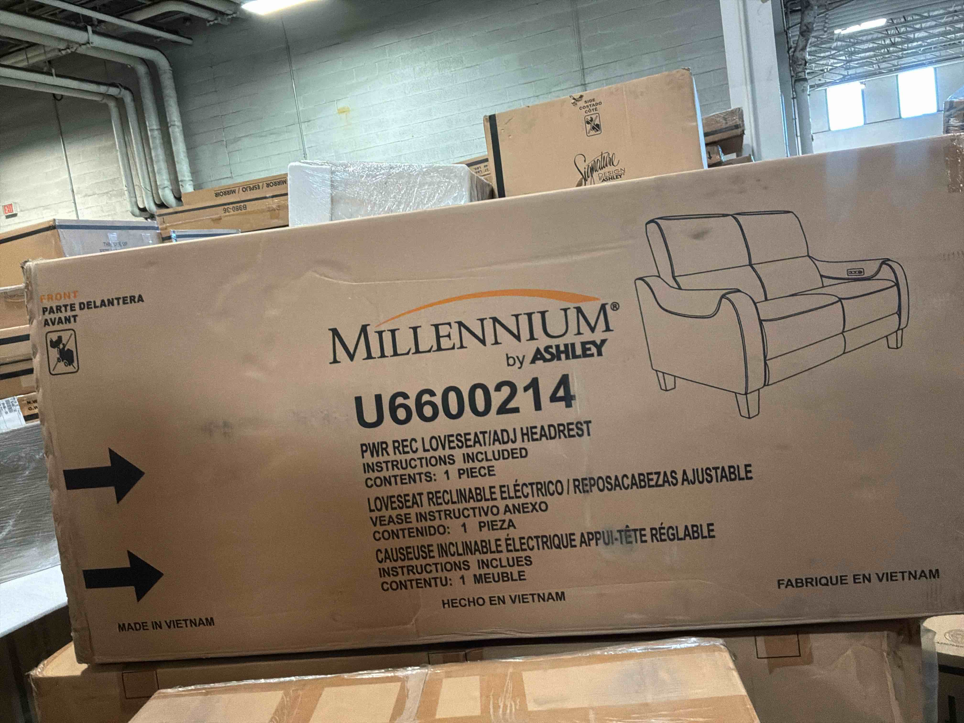 Condition photo showing New/Like New for mosswell dual power leather reclining loveseat