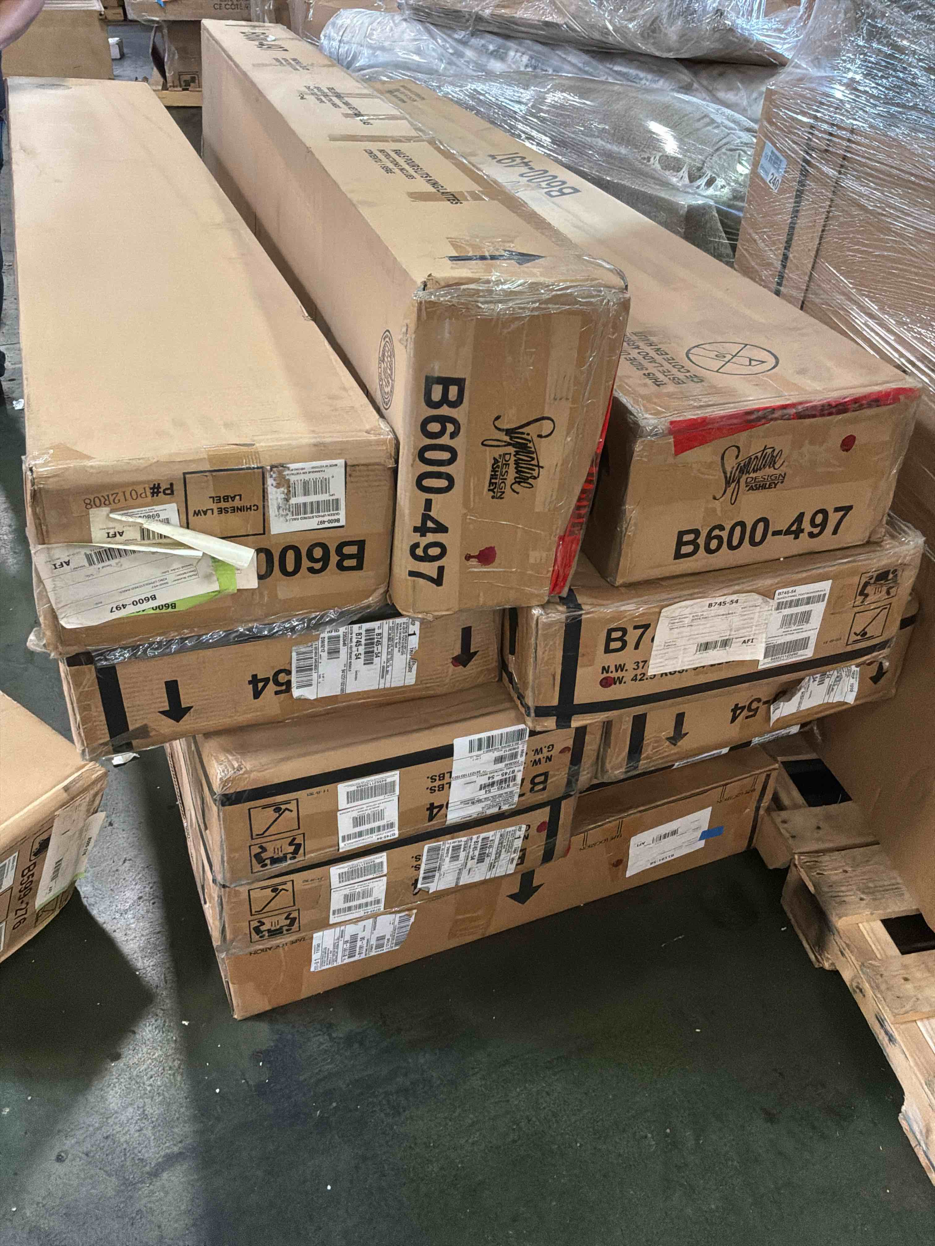 Condition photo showing Good Condition for lot of 10 boxes of bed rails different colors and sizes 
