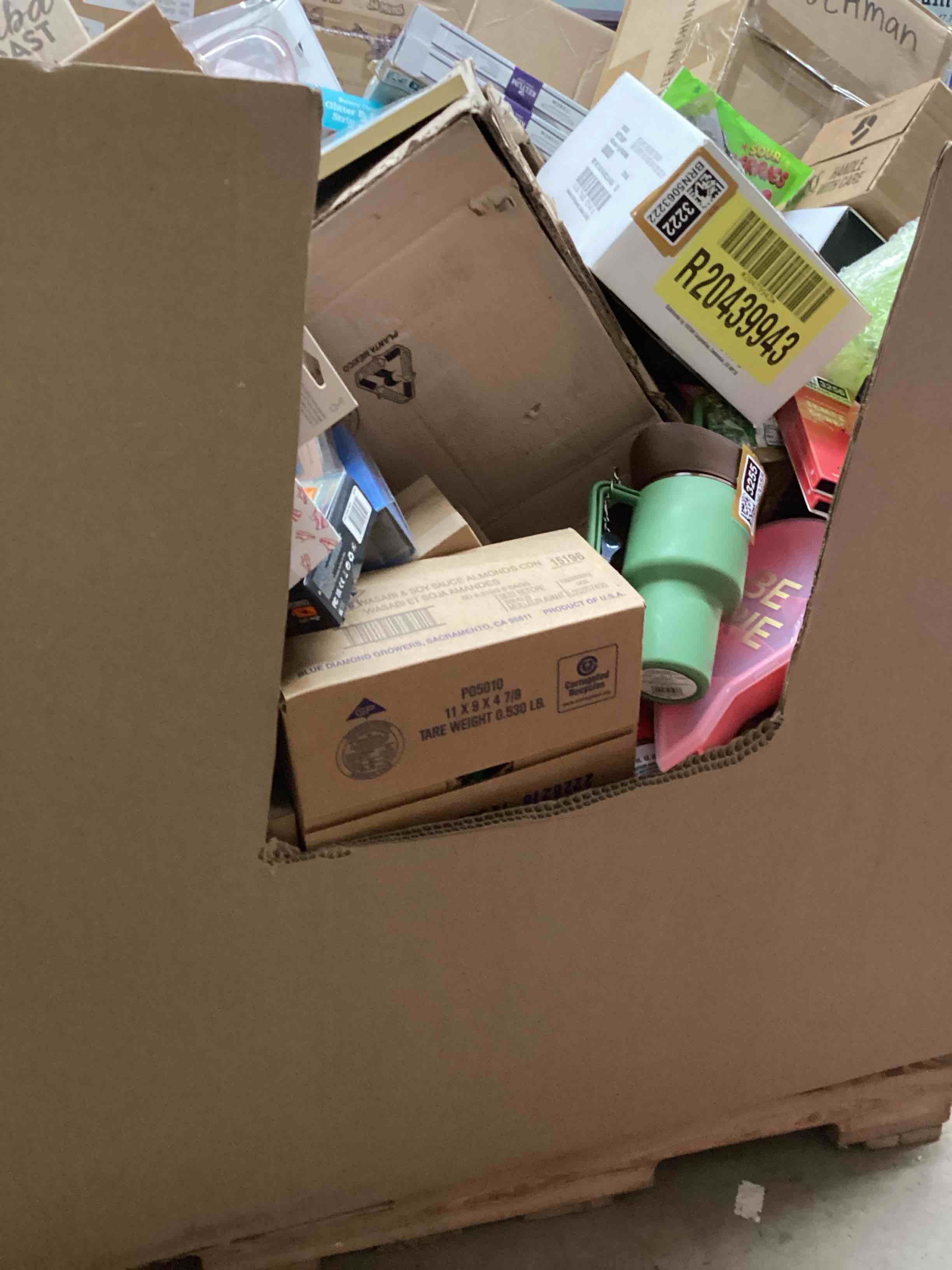 pallet lot miscellaneous items