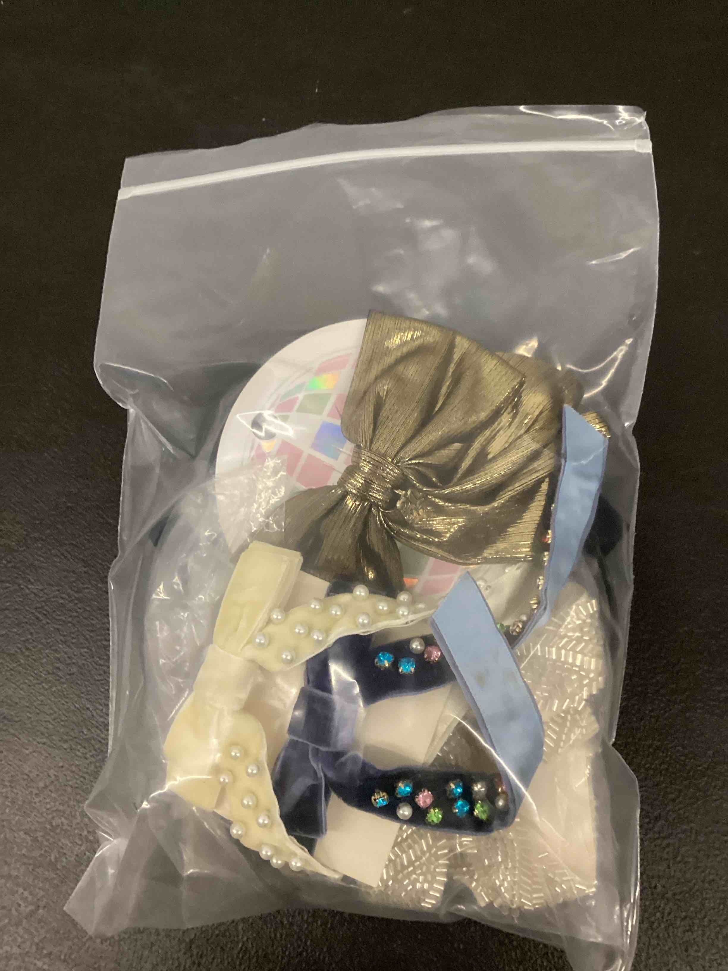 Condition photo showing New/Like New for hair accessory