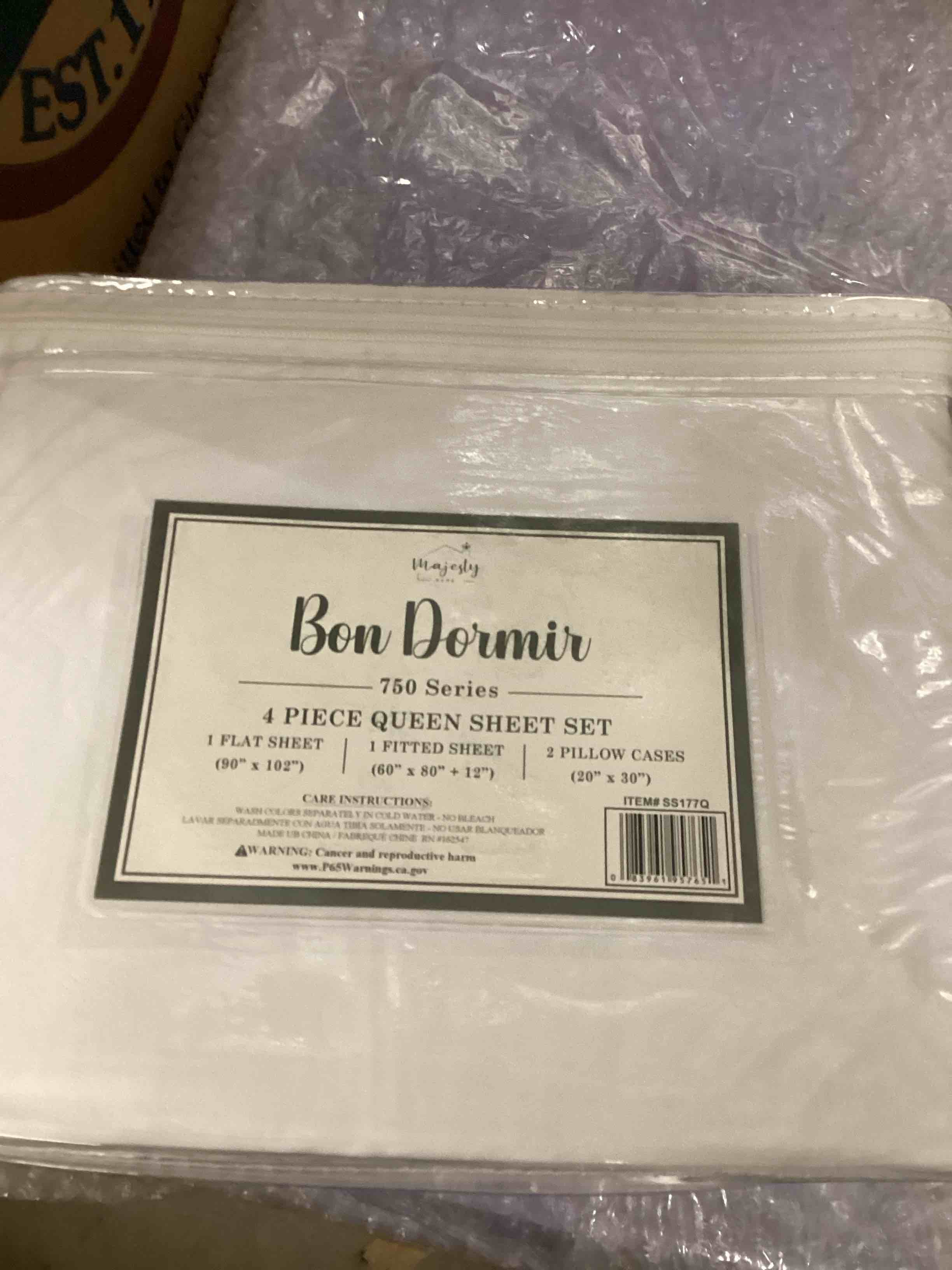 Condition photo showing New/Like New for bon dormir 750 series 4 piece queen sheet set includes one flat sheet one fitted sheet two pillowcases