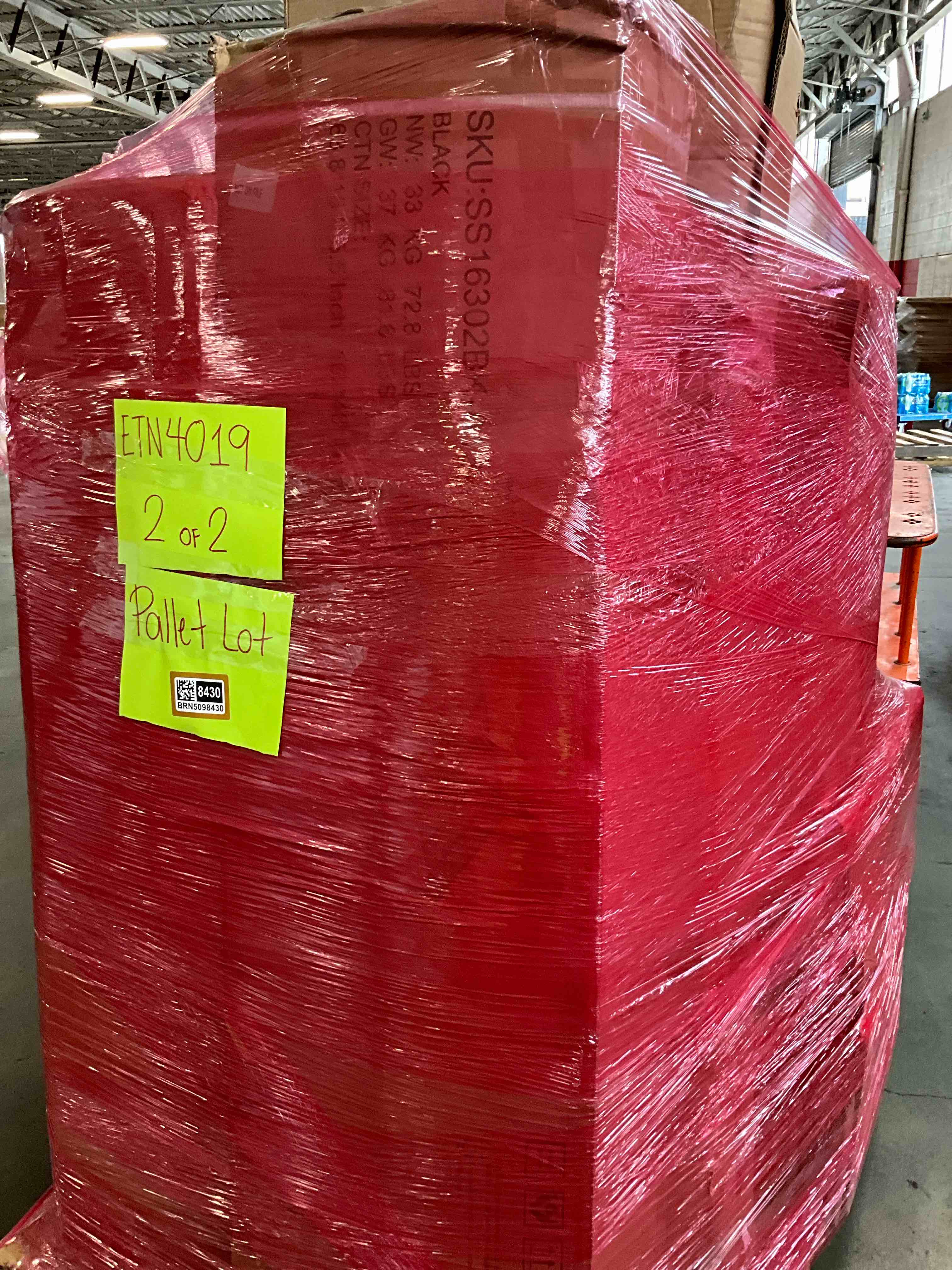 Pallet Lot of Miscellaneous households items (pergola // outdoor furniture and more)