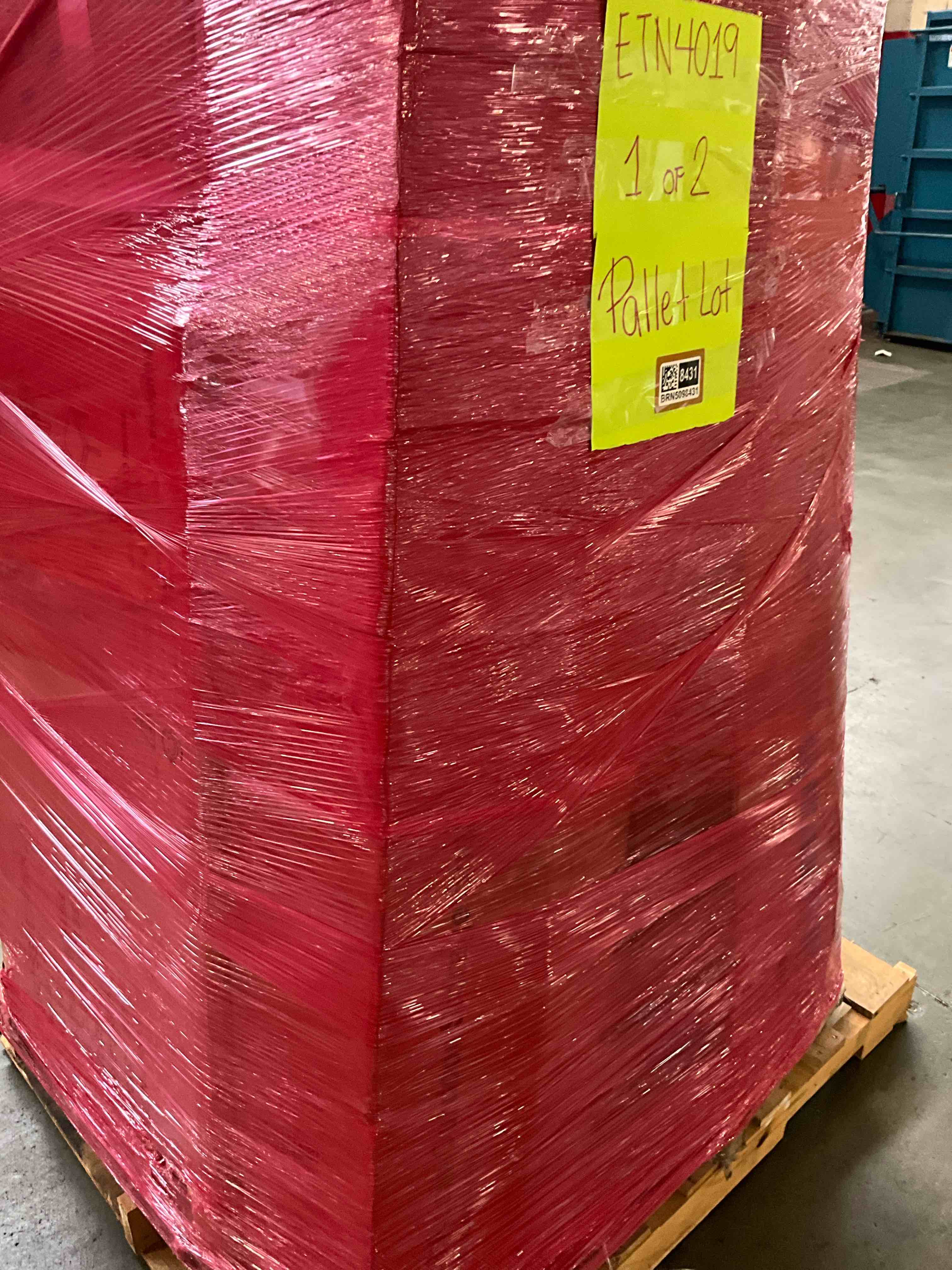 Pallet Lot of Miscellaneous households items (pergola // outdoor furniture and more)