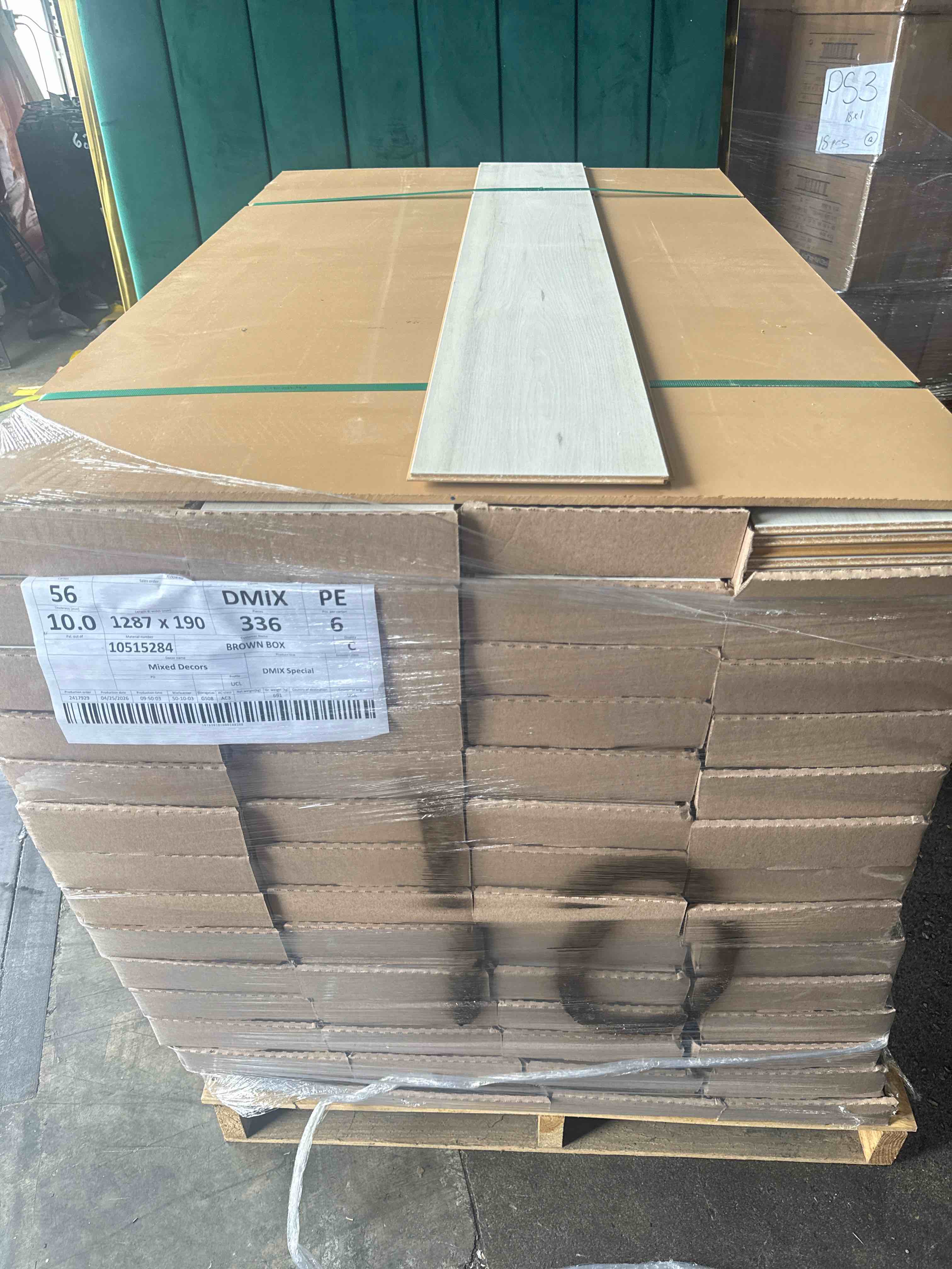 Laminate Wood Flooring 10mm thickness 7.48 x 50.67 (15.80 sq ft/ Box) 56 Boxes = 884 Sq Ft _ Bid per sq ft