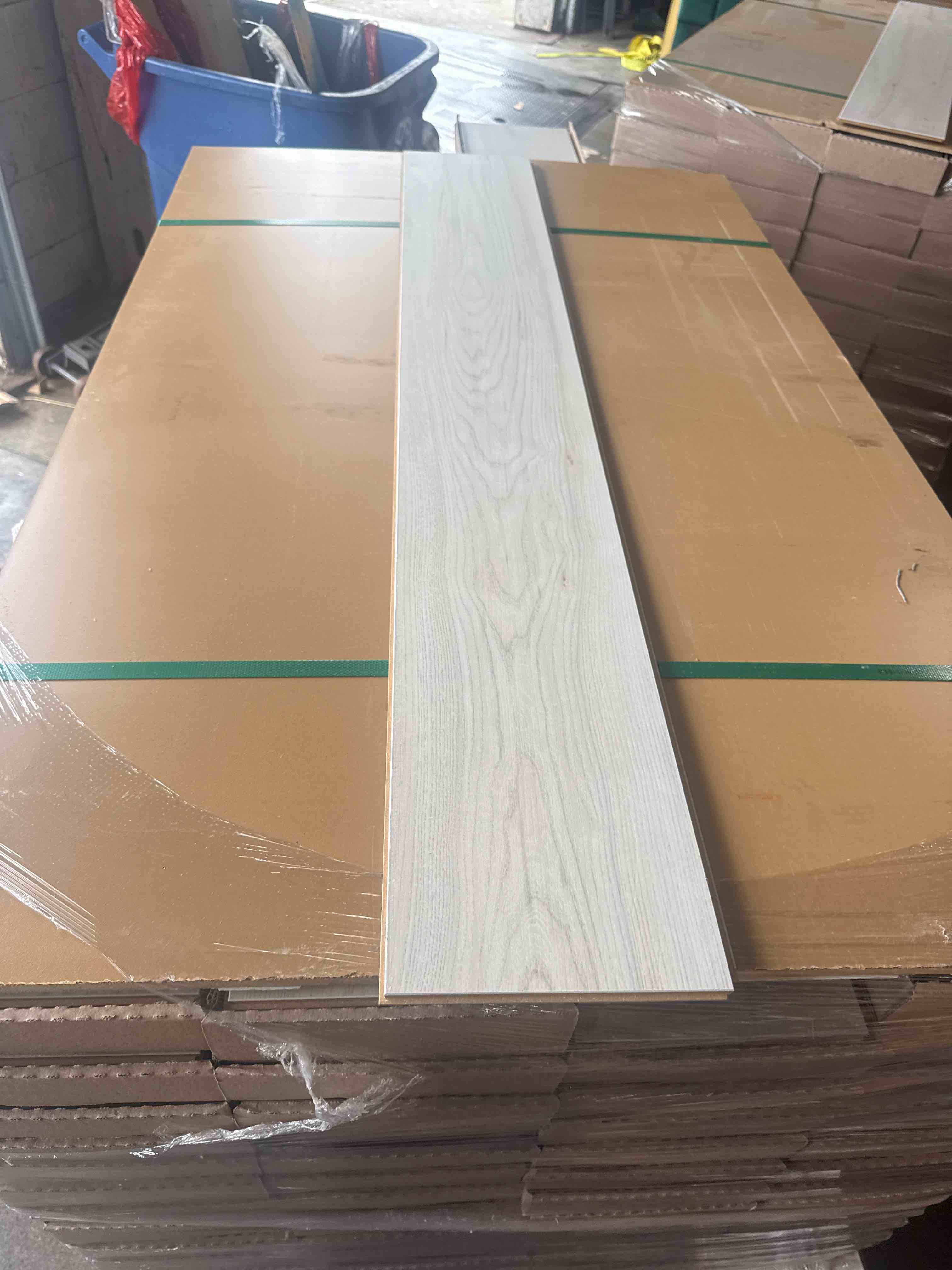 Condition photo showing Good Condition for laminate wood flooring 10mm thickness 7.48 x 50.67 (15.80 sq ft/ box) 56 boxes = 884 sq ft _ bid per sq ft