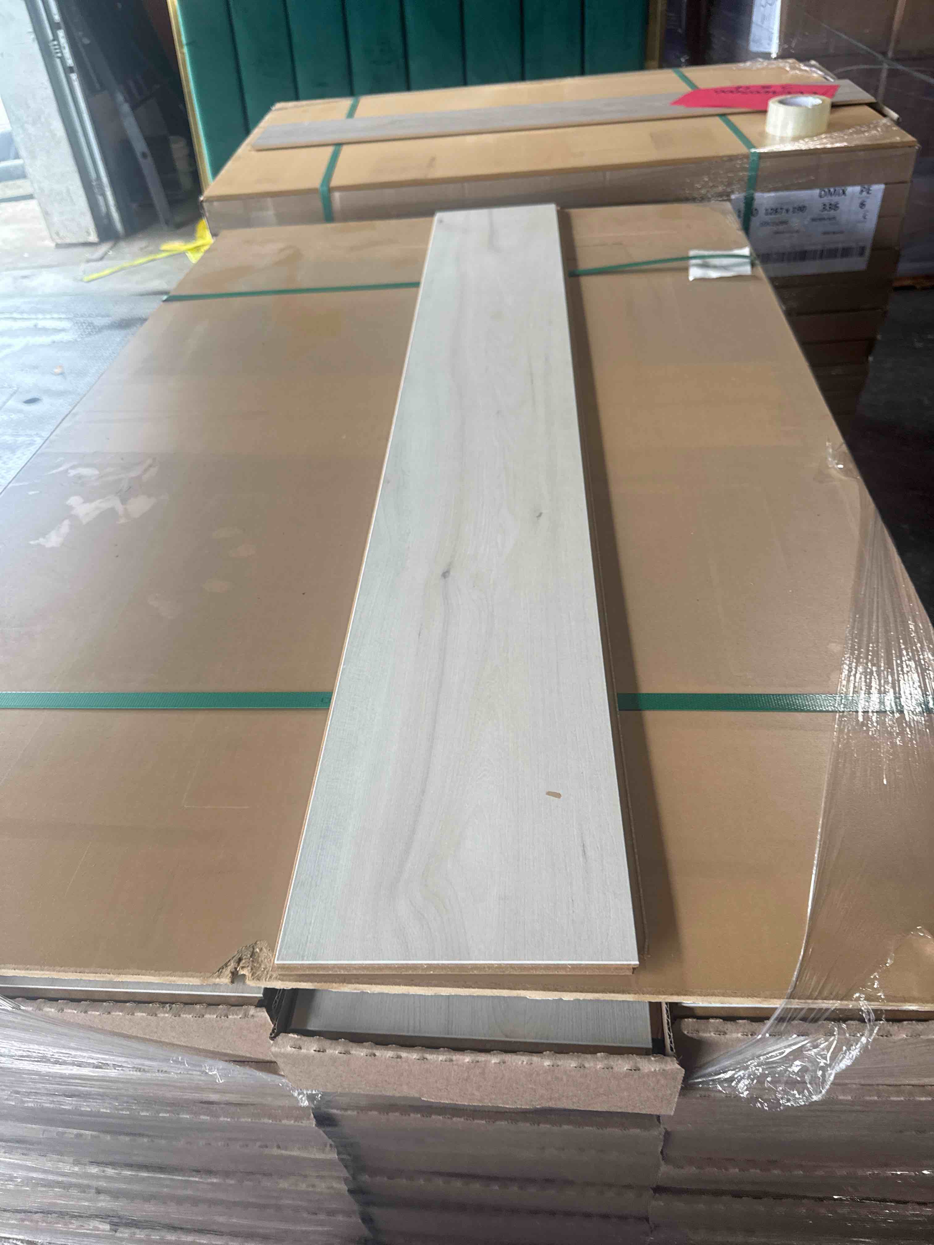 Condition photo showing Good Condition for laminate wood flooring 10mm thickness 7.48 x 50.67  (15.80 sq ft/ box) 56 boxes = 884 sq ft _ bid per sq ft 