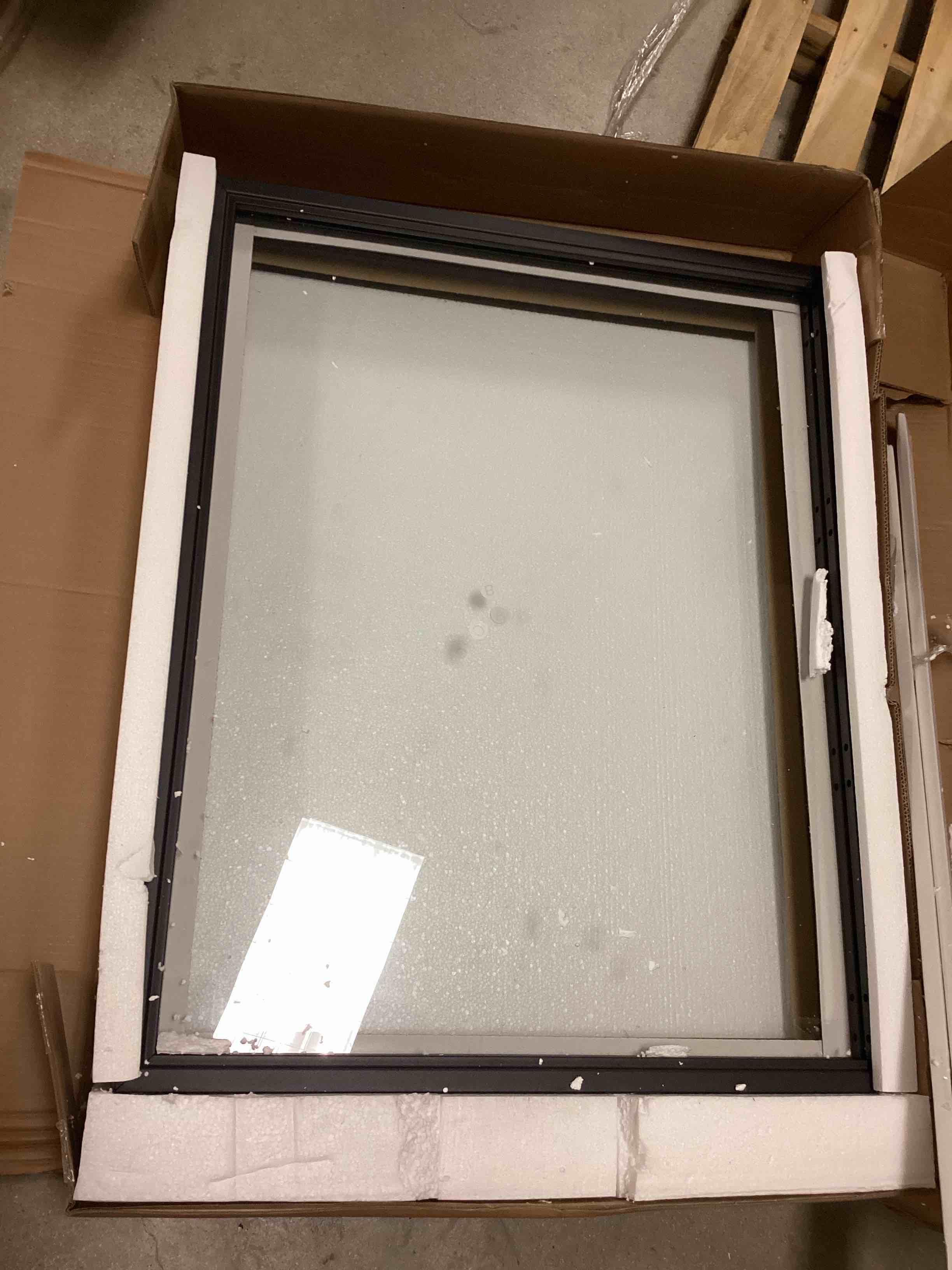 https://s3.amazonaws.com/lotting-images-prod/bidfta/BRN5122290_1779904119008.jpeg
