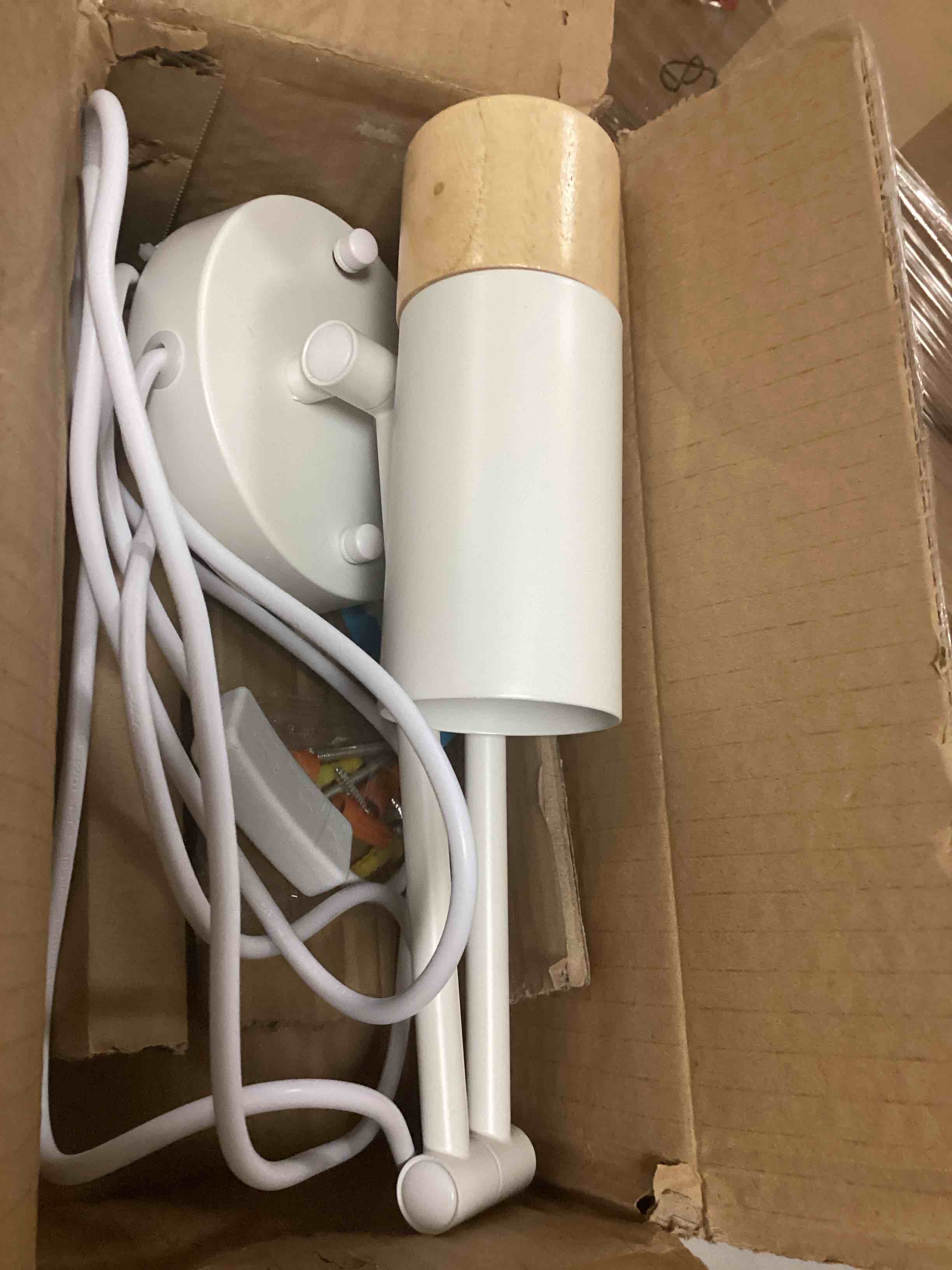 https://s3.amazonaws.com/lotting-images-prod/bidfta/BRN5124616_1782232084150.jpeg