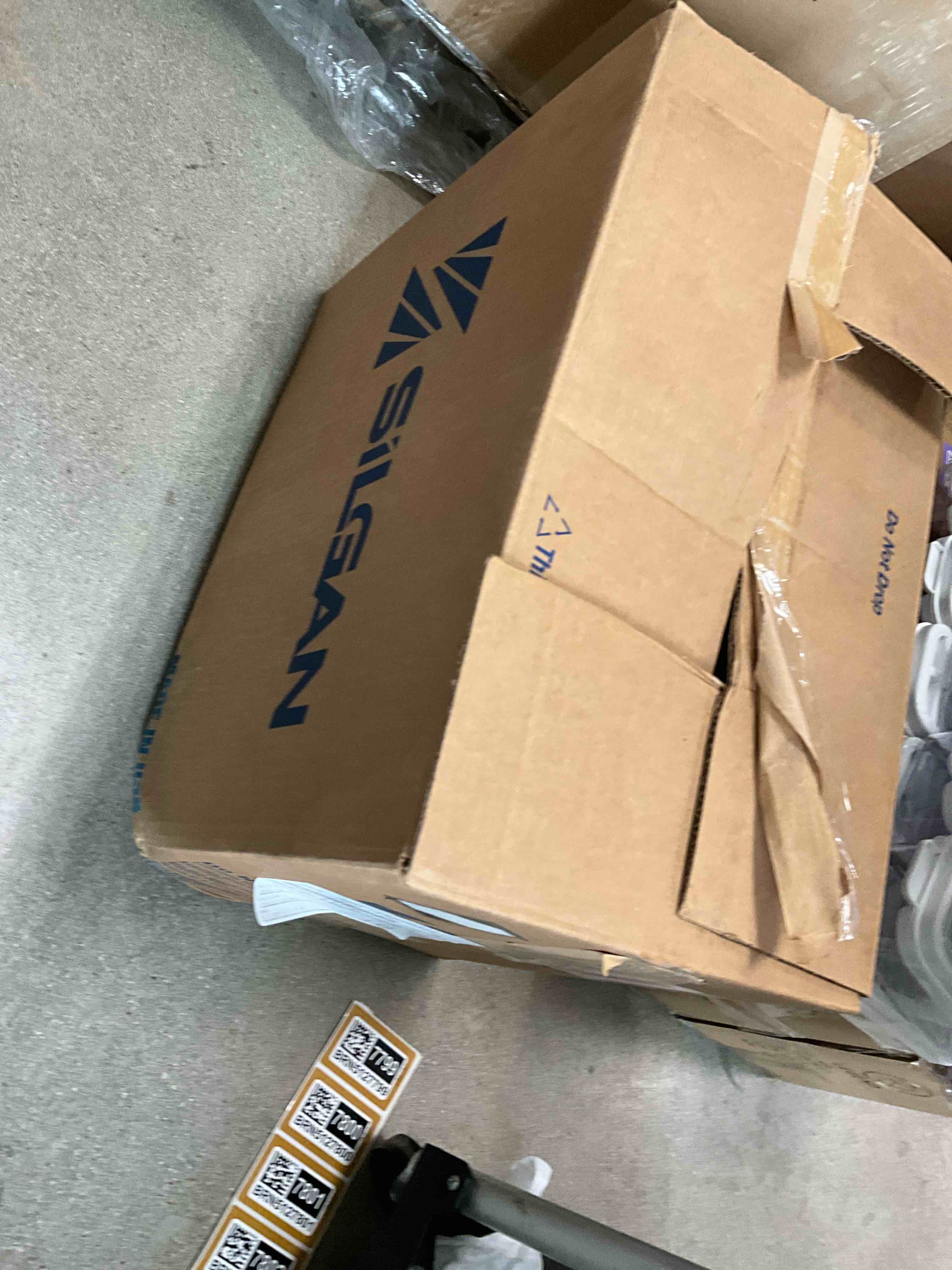 https://s3.amazonaws.com/lotting-images-prod/bidfta/BRN5127831_1783607147749.jpeg