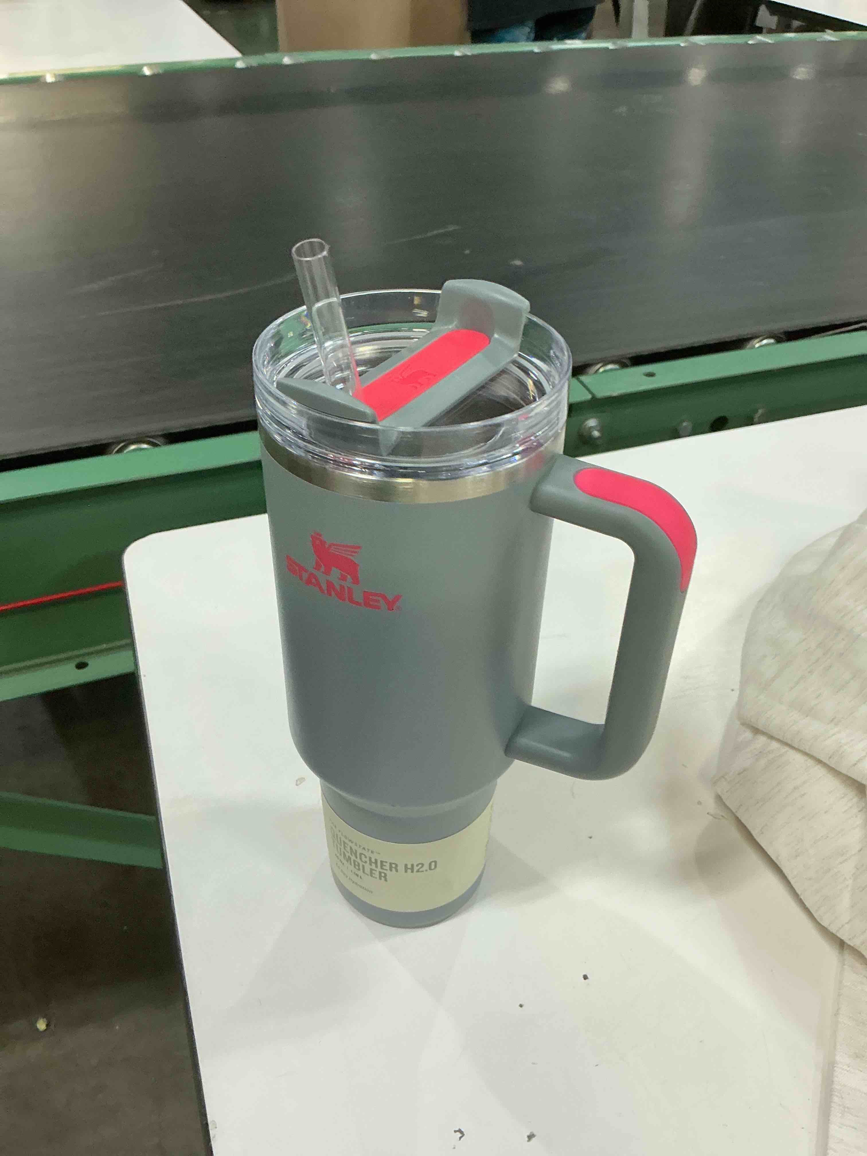 Condition photo showing Good Condition for stanley quencher h2.0 flowstate stainless steel