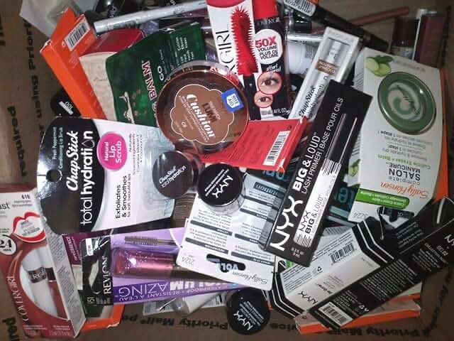 pack of 12 units makeup assorted cosmetics ( different styles, colors and brands) 
