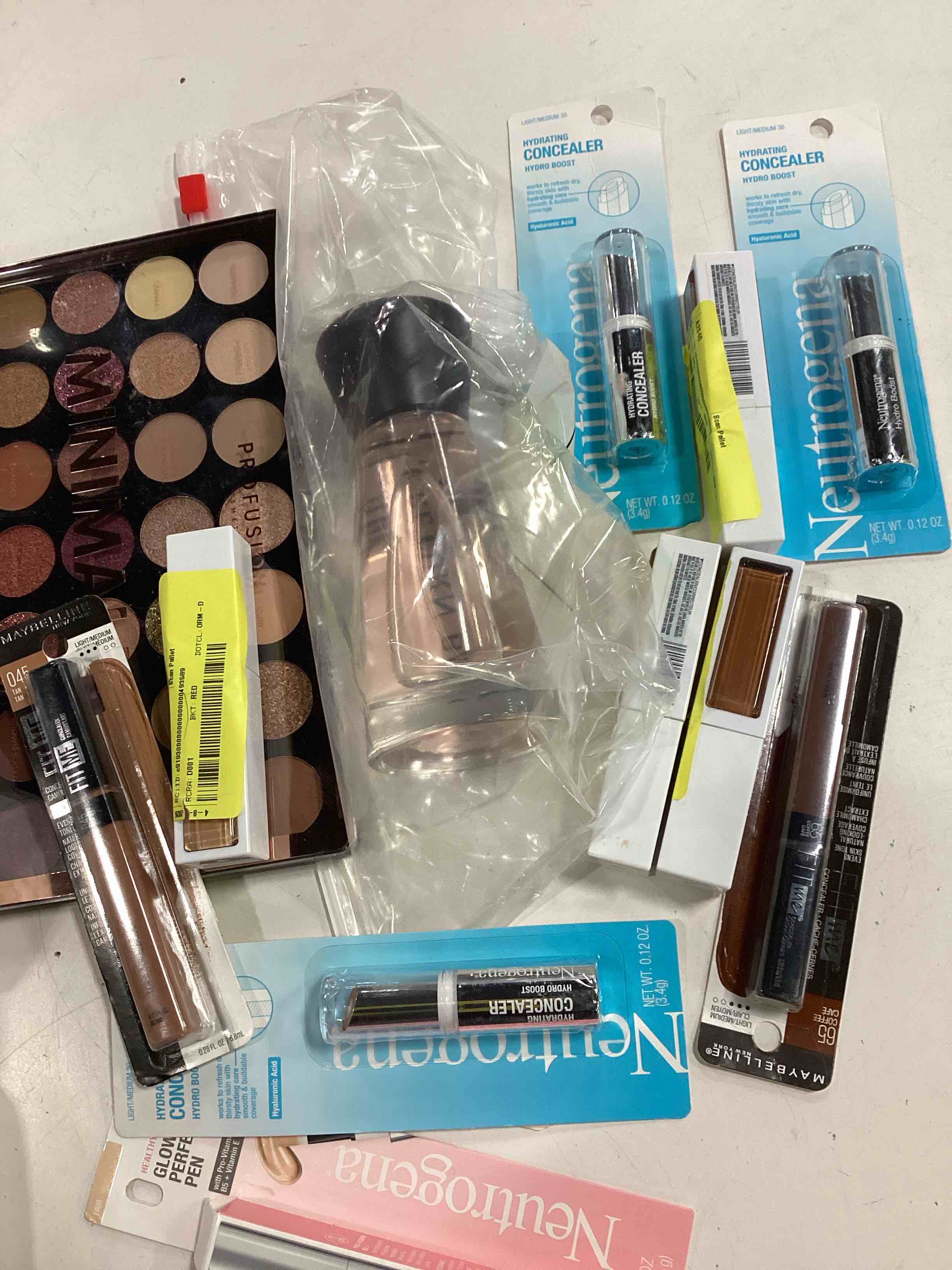 Condition photo showing Good Condition for pack of 12 units makeup assorted cosmetics ( different styles, colors and brands) 