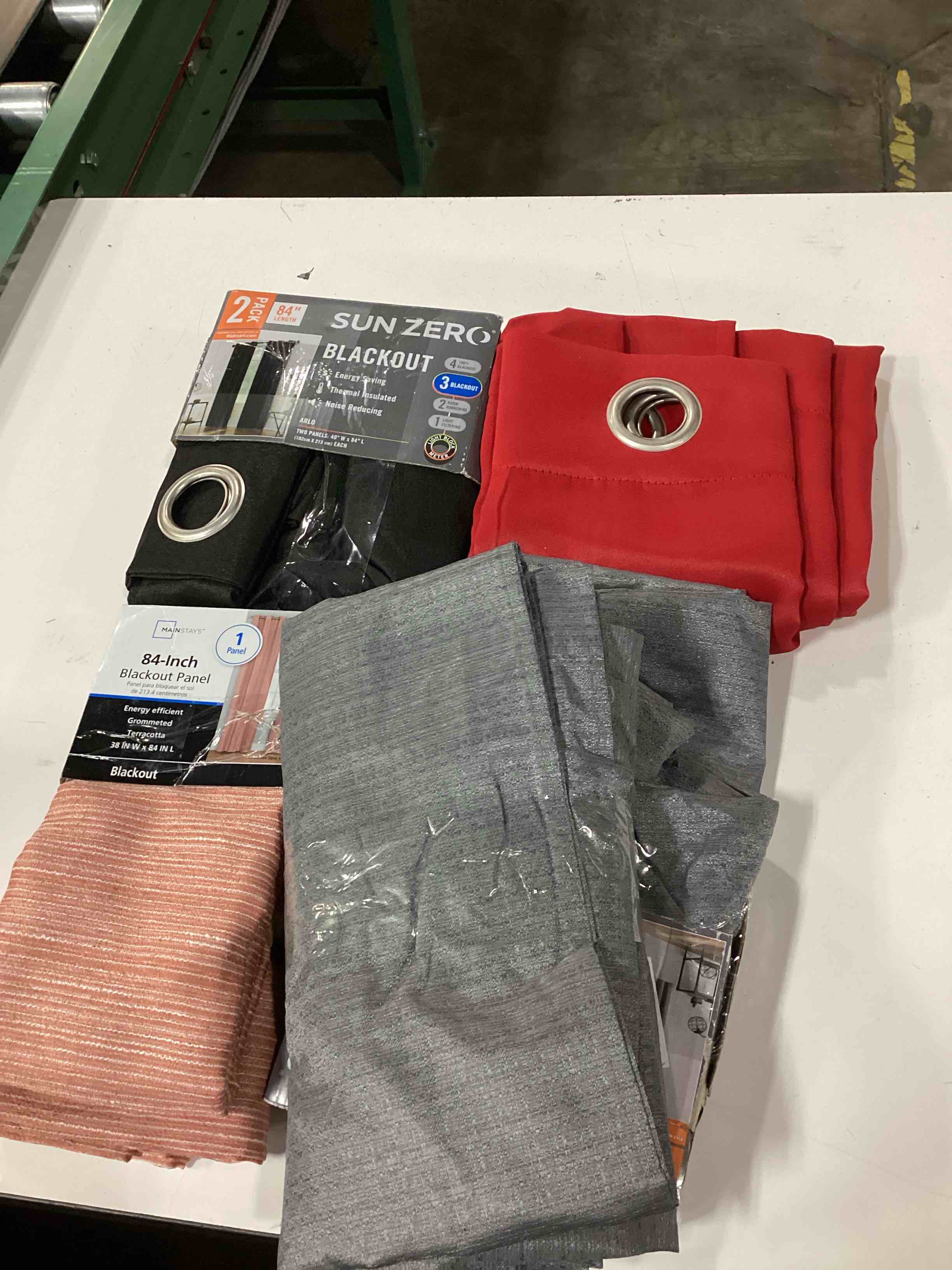 Condition photo showing Good Condition for assorted accessories for home decoration