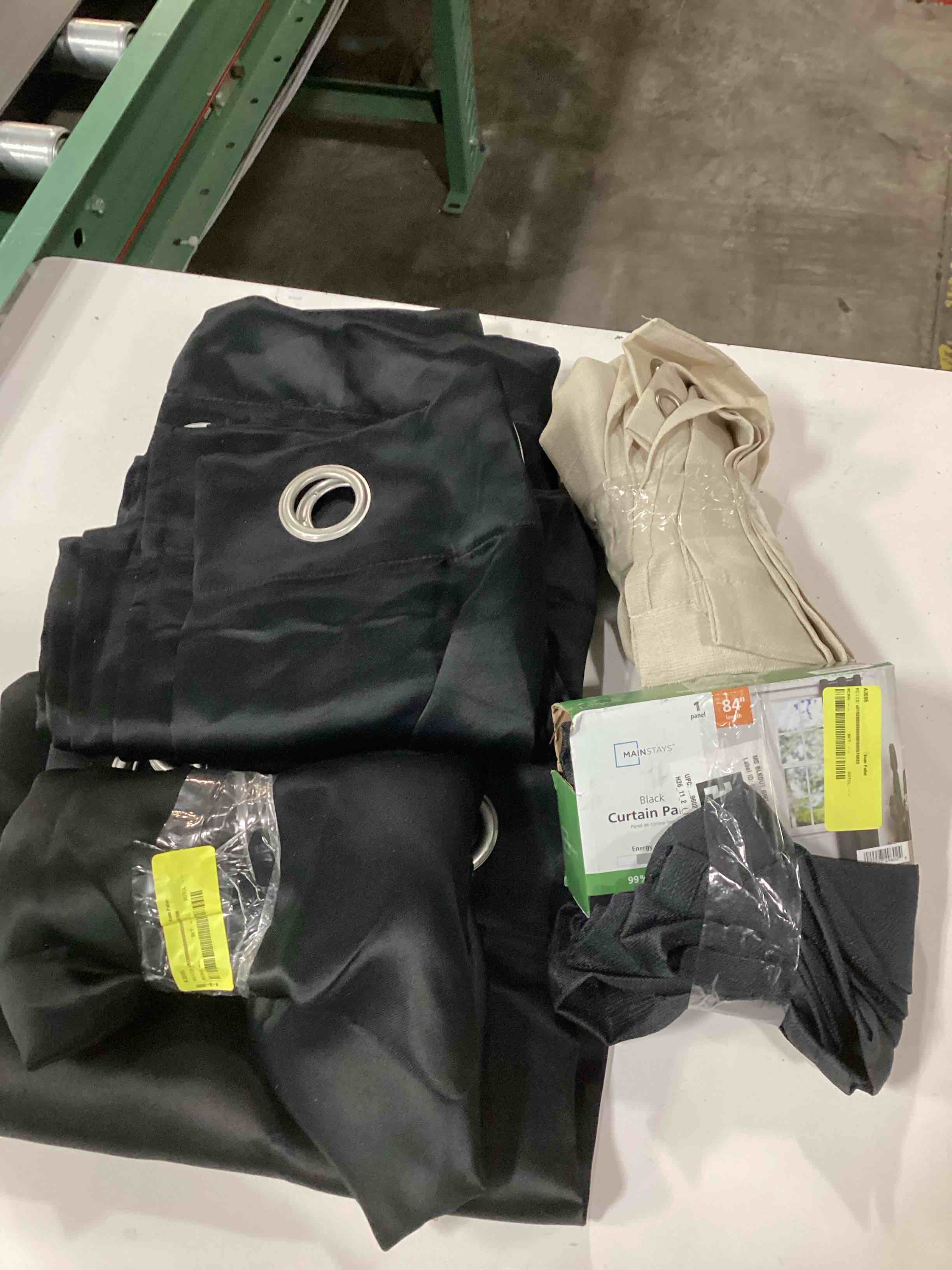 Condition photo showing Good Condition for assorted accessories for home decoration