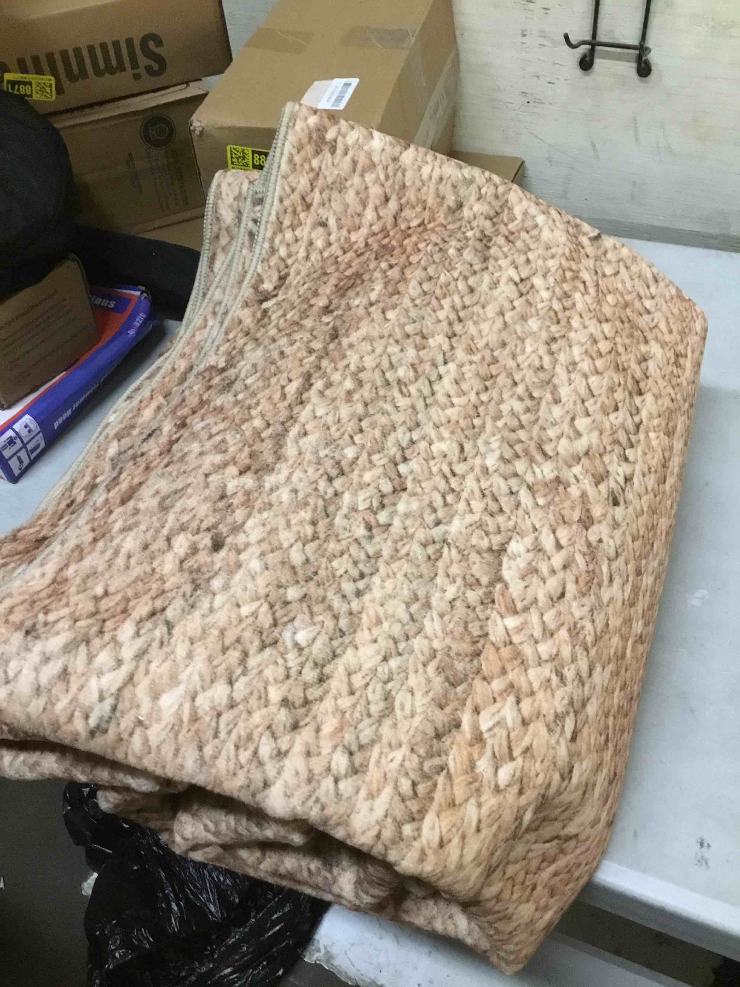 Condition photo showing Good Condition for bedsure 6x9 printed jute-look rug for living room, machine washable rugs, jute-look rug, non-slip backing, non-shedding