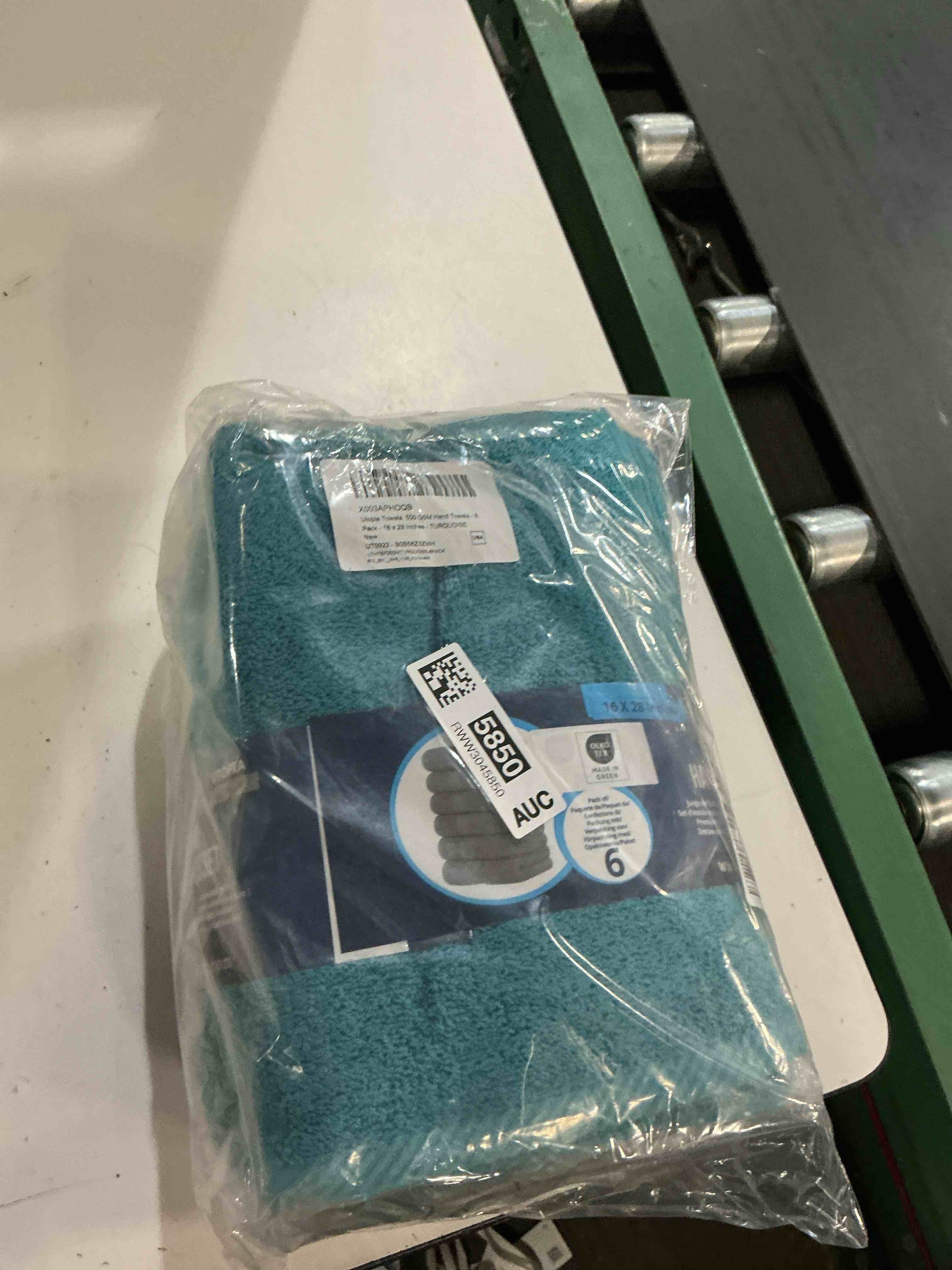 Condition photo showing New/Like New for utopia towels 6 piece premium hand towels set, (16 x 28 inches) 100% ring spun cotton, lightweight and highly absorbent towels for bathroom, travel, camp, hotel, and spa (turquoise)