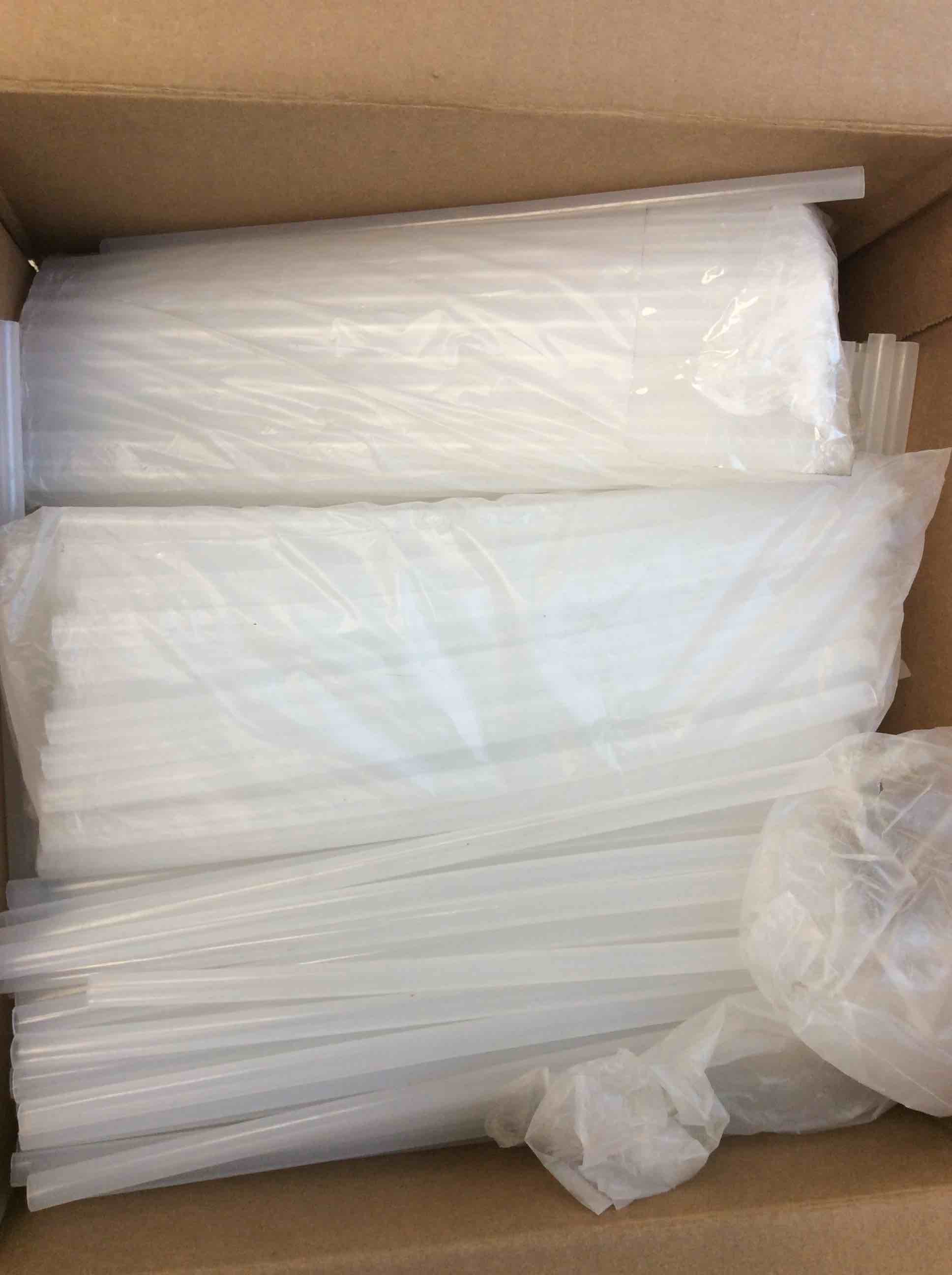 Condition photo showing New/Like New for box of silicon plastic straws 