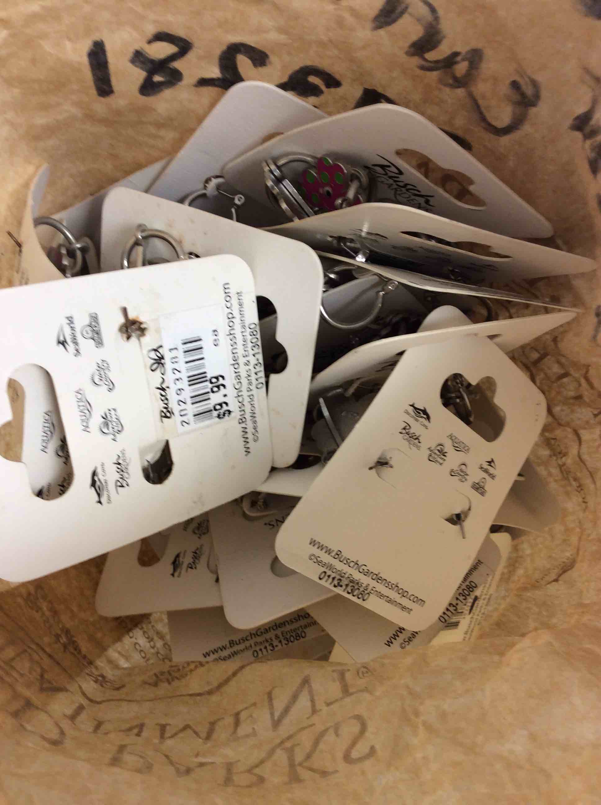 Condition photo showing New/Like New for bag of moveable clover earrings 55 pcs 