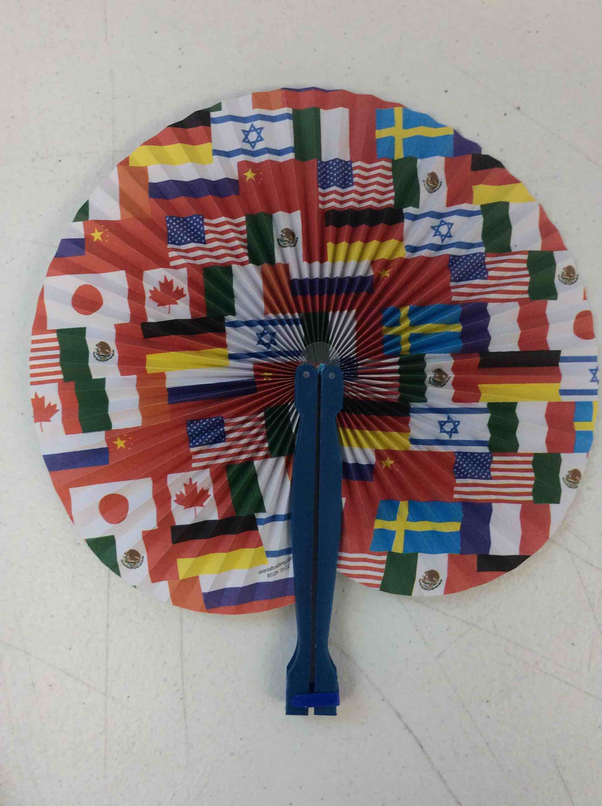 Condition photo showing New/Like New for bag of flags around the world folding fans