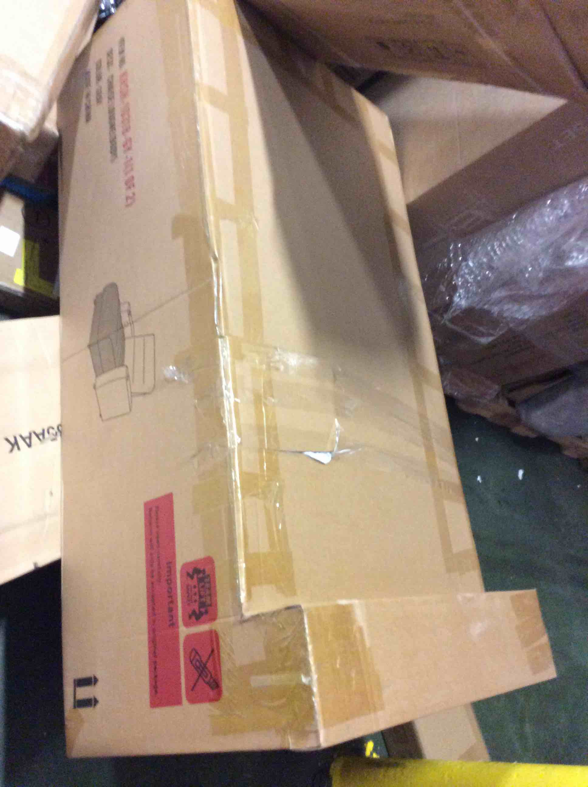 Condition photo showing Good Condition for ((similar to the stock photo)) chaise lougne (body )black ((incomplete))
