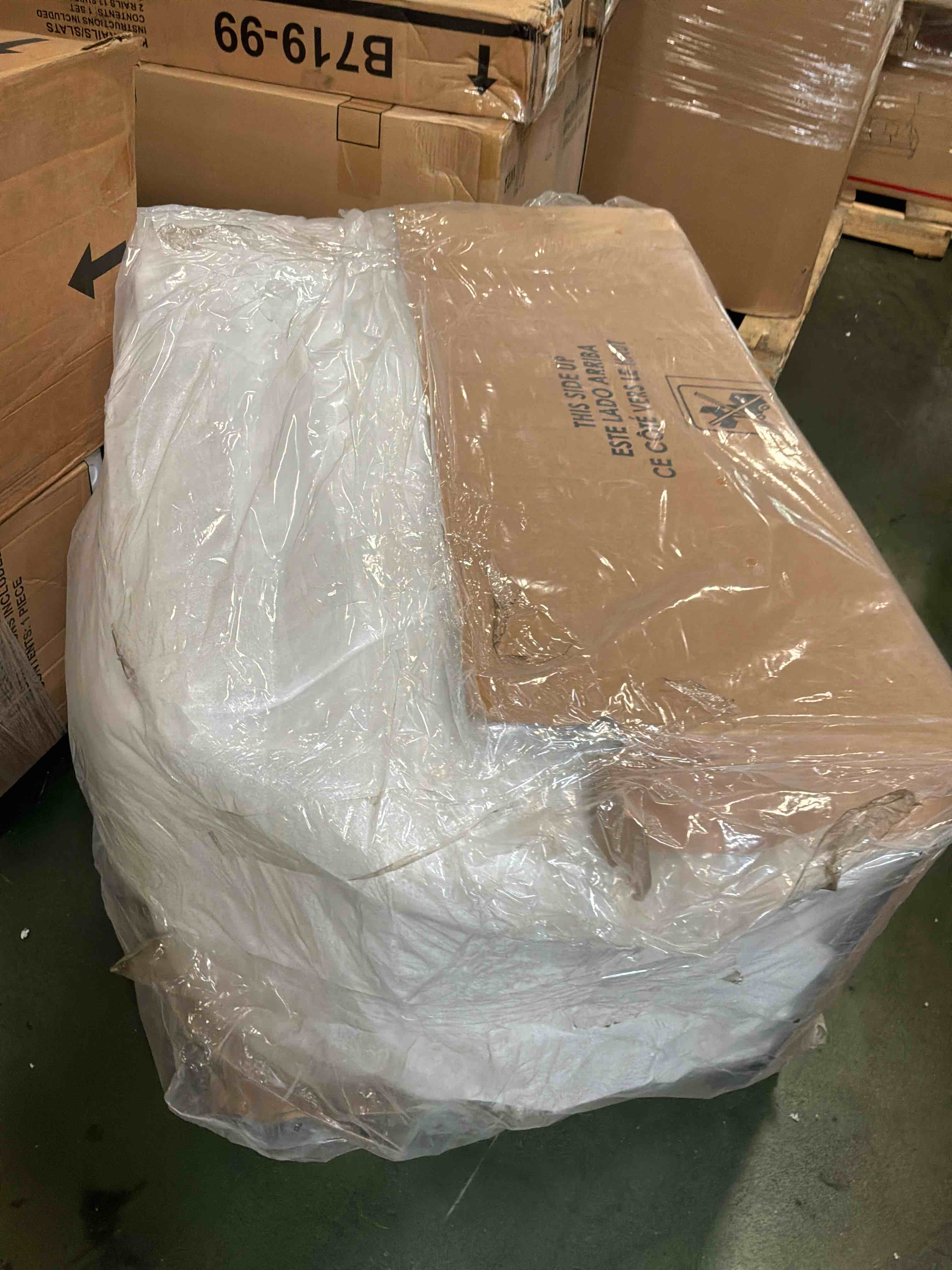 Condition photo showing Good Condition for 2570446 zada armless chair
