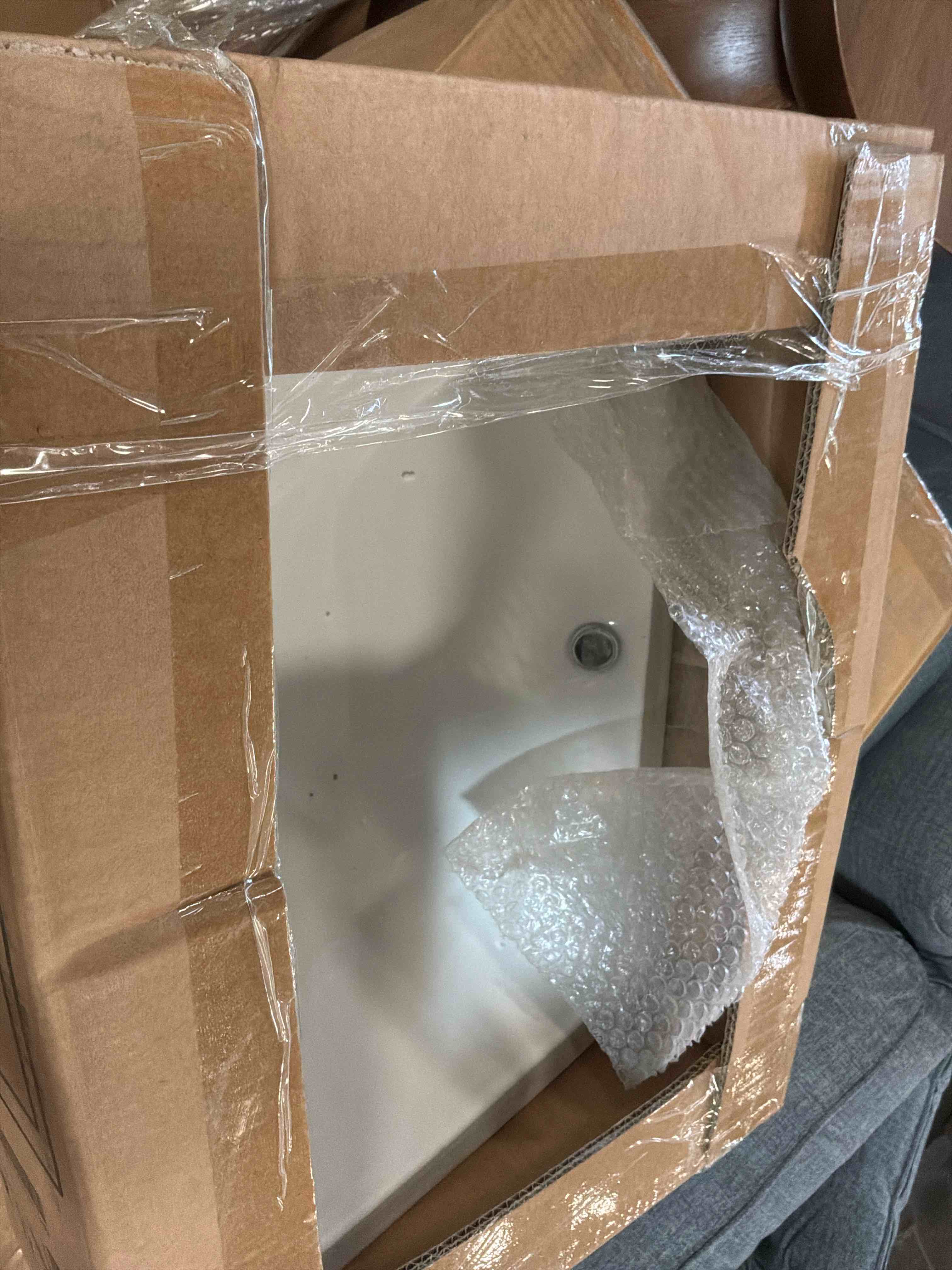 Condition photo showing Good Condition for ariel rectangular under mount sink