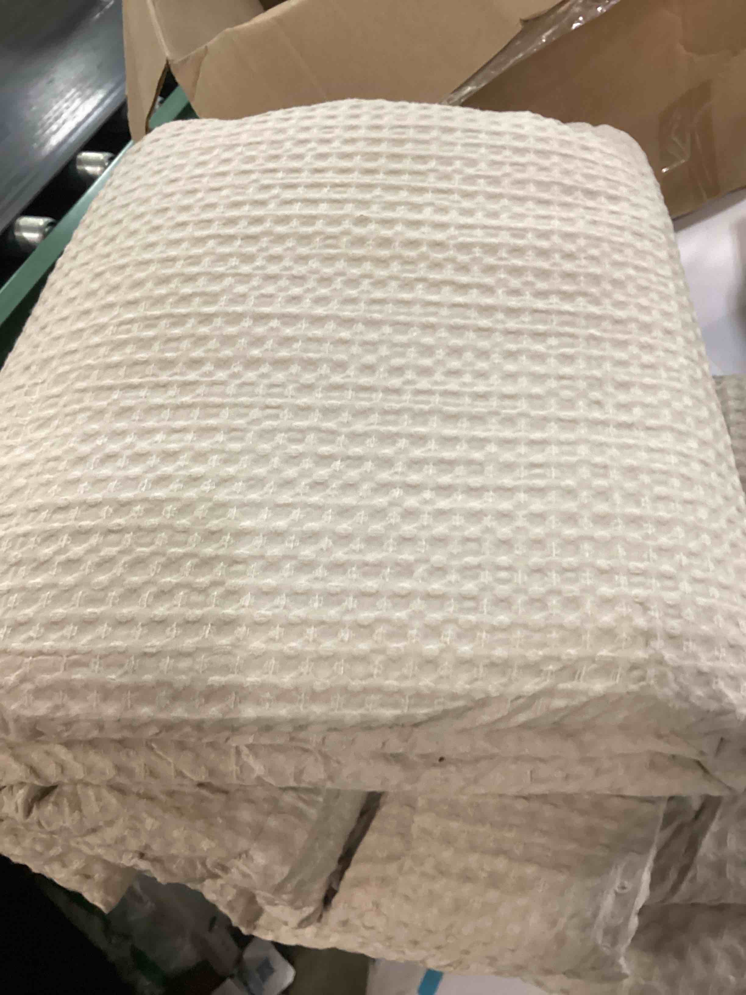 Condition photo showing Good Condition for 3-piece waffle weave comforter set queen size, lightweight comfy bedding set for all season, ultra soft textured 1 comforter with 2 pillow shams, linen