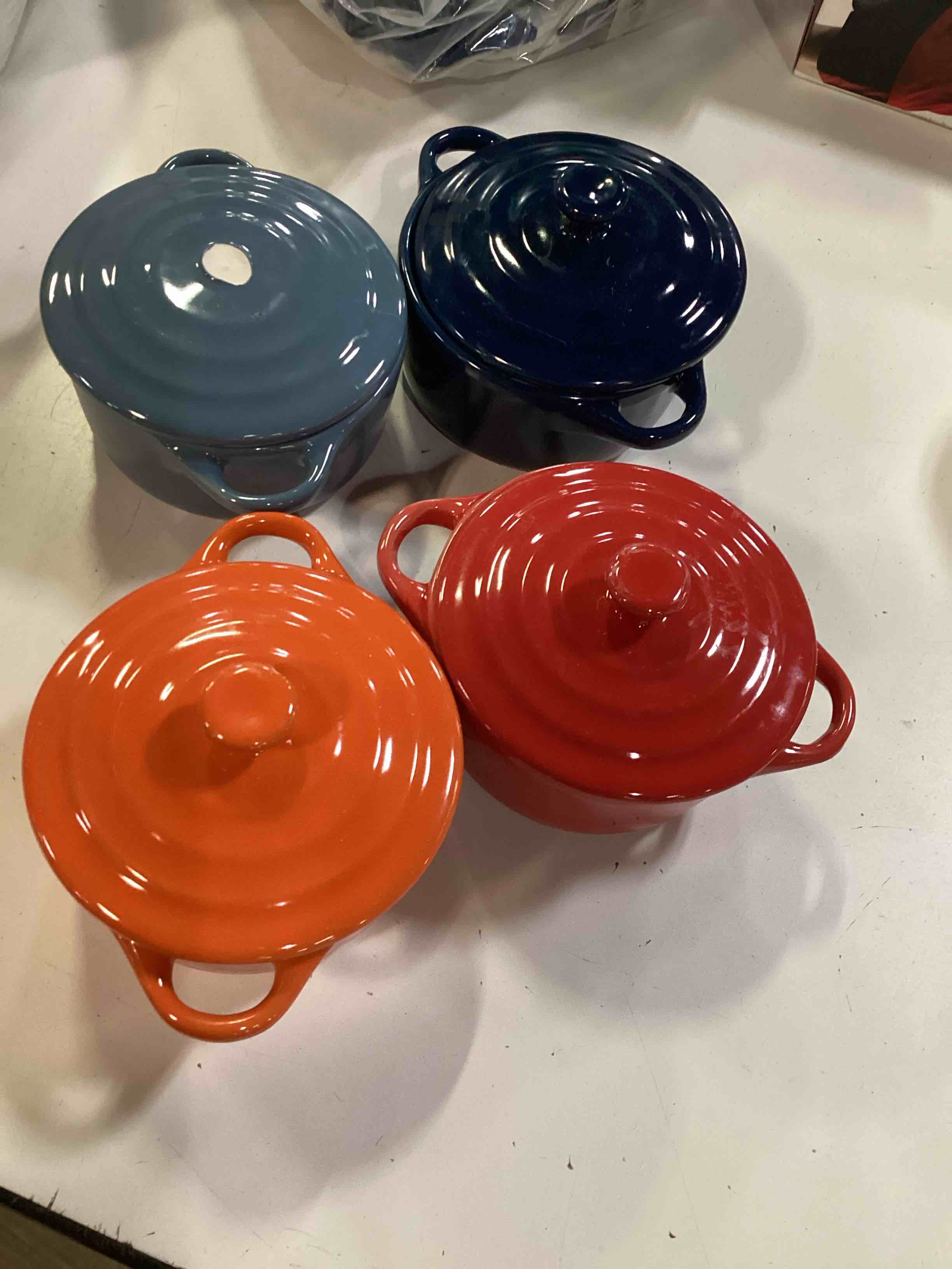 Condition photo showing As Is for jucoan 4 pack porcelain ramekin with lids and handles oven safe, 8 oz round ramekins souffle creme brulee baking dish, pudding custard dish, individual servings mini casserole dishes, 4 colors