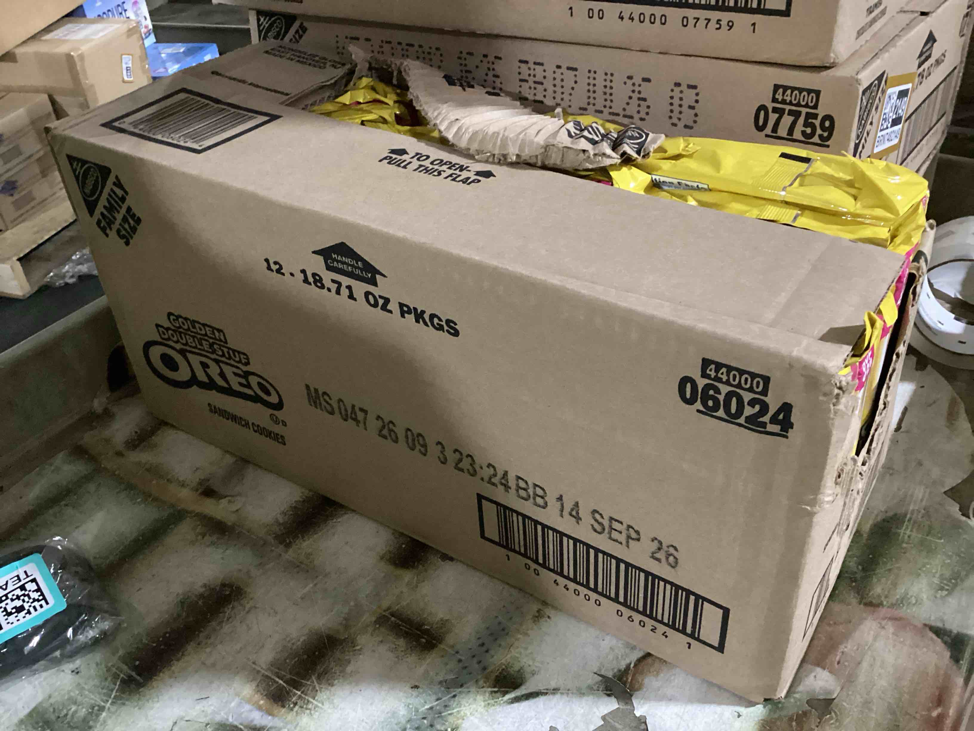 Case of 12 Oreo Double Stuf Golden Sandwich Cookies Family Size - 18.12oz (BB 9/14/26) Your Bid Per Pack 