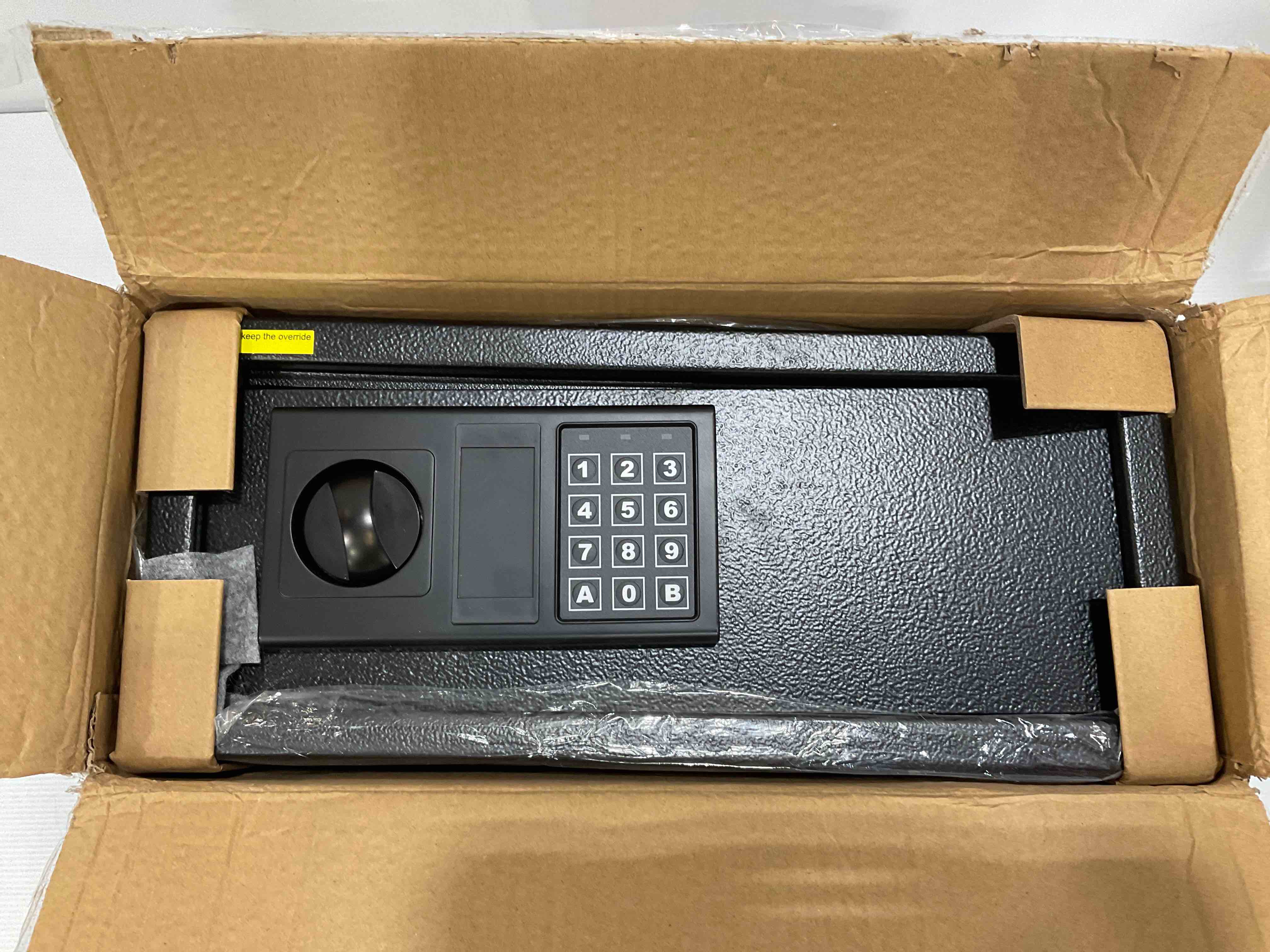 https://s3.amazonaws.com/lotting-images-prod/bidfta/EXS00066469_1668794154907.jpeg