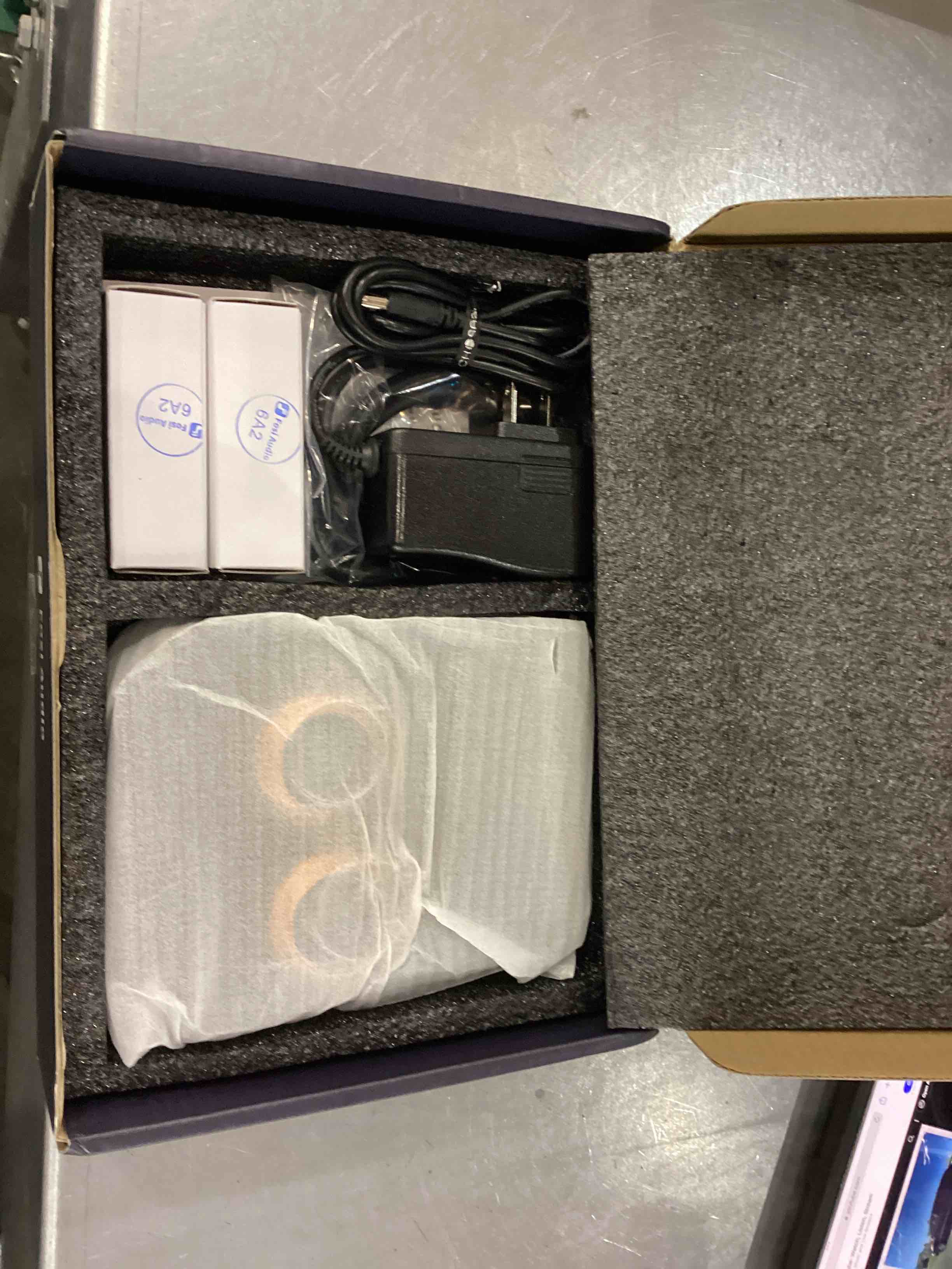 https://s3.amazonaws.com/lotting-images-prod/bidfta/EXS00187008_1683028292696.jpeg