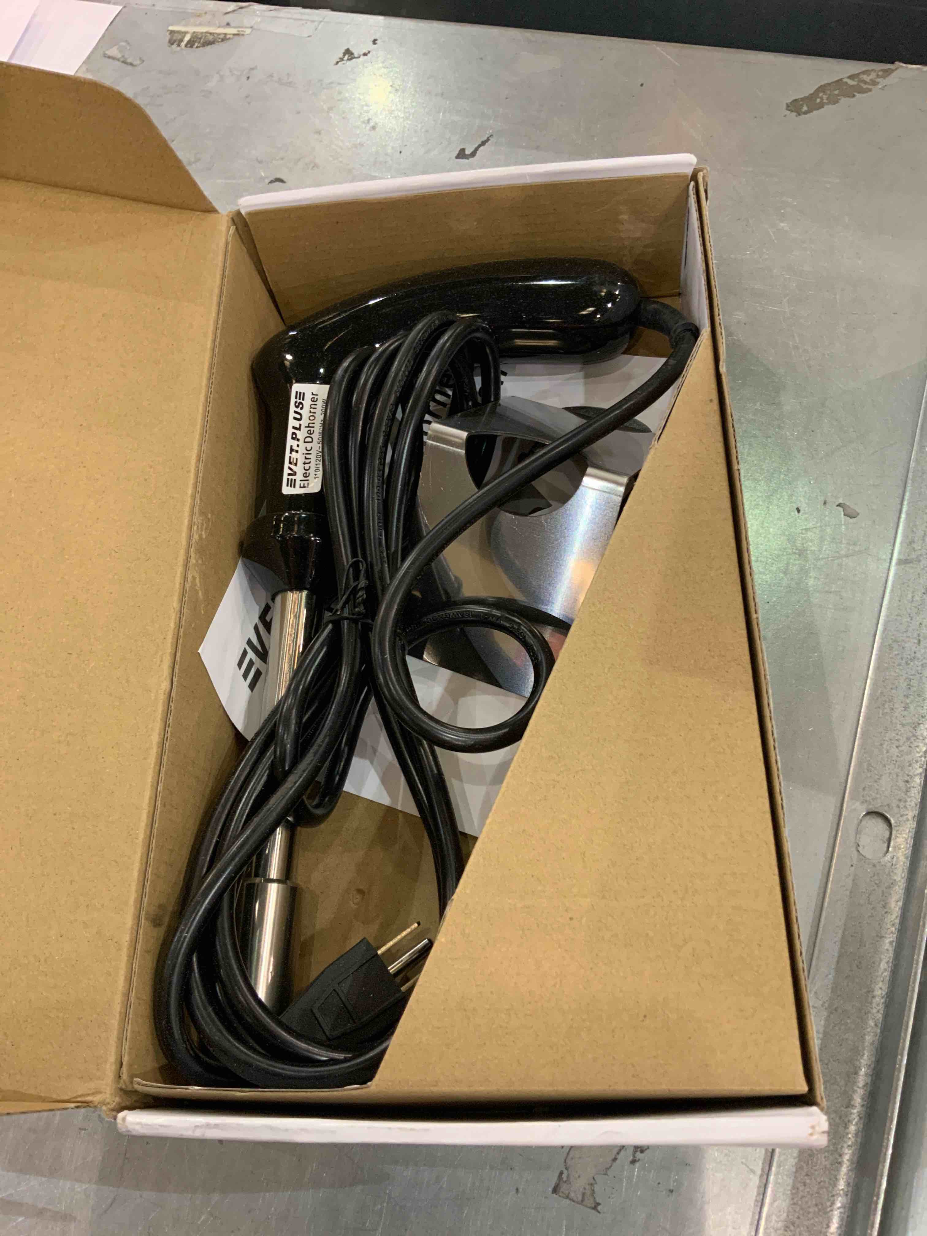 https://s3.amazonaws.com/lotting-images-prod/bidfta/EXS00188218_1683293668734.jpeg