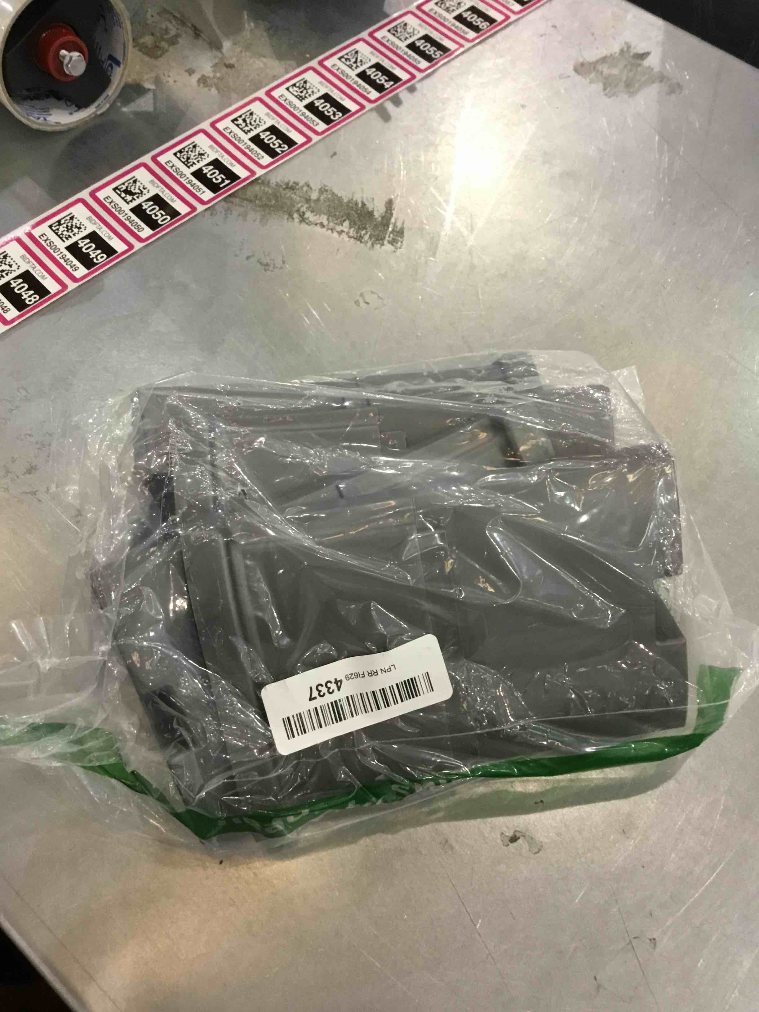 Neater Feeder Deluxe Leg Extensions (Gunmetal) - 4 Pack - Large Size (only Compatible with Large Deluxe Model)