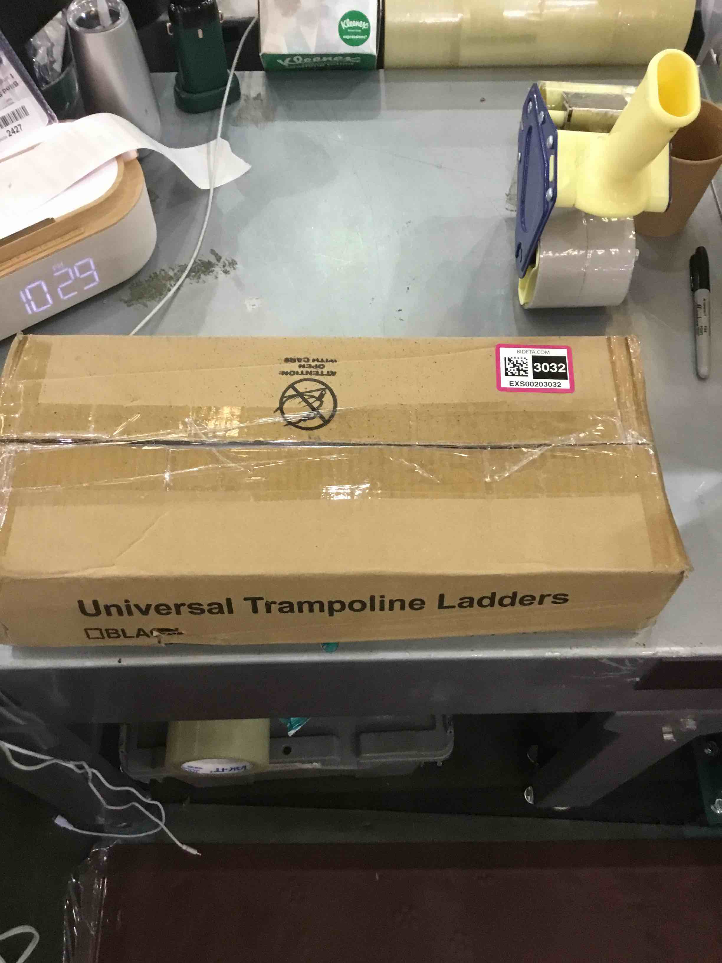 https://s3.amazonaws.com/lotting-images-prod/bidfta/EXS00203032_1684509183323.jpeg