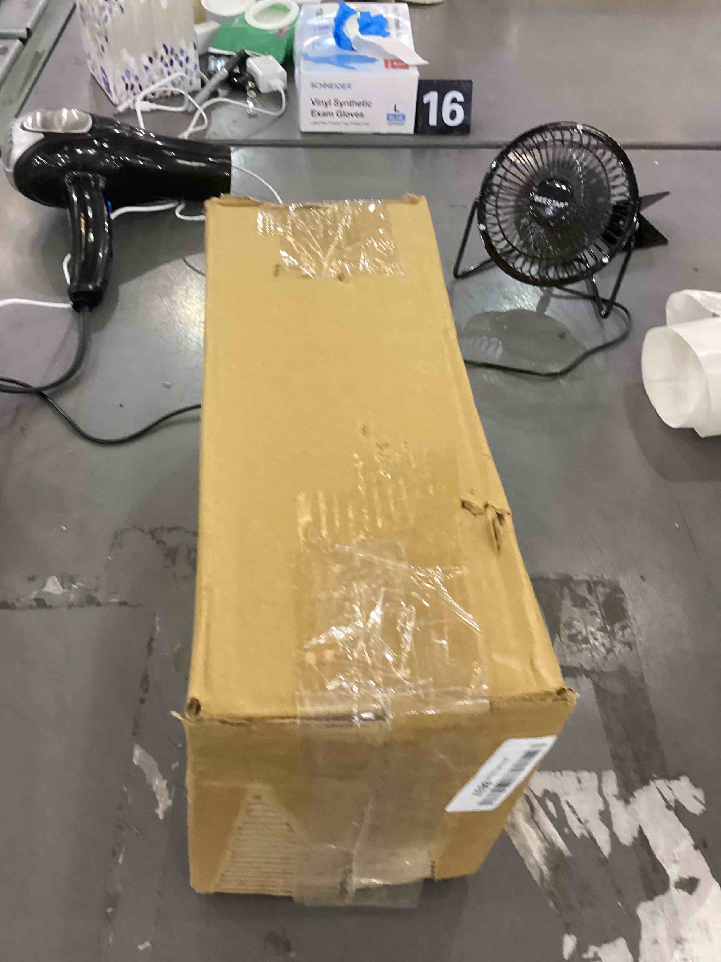 https://s3.amazonaws.com/lotting-images-prod/bidfta/EXS00203100_1684431369719.jpeg