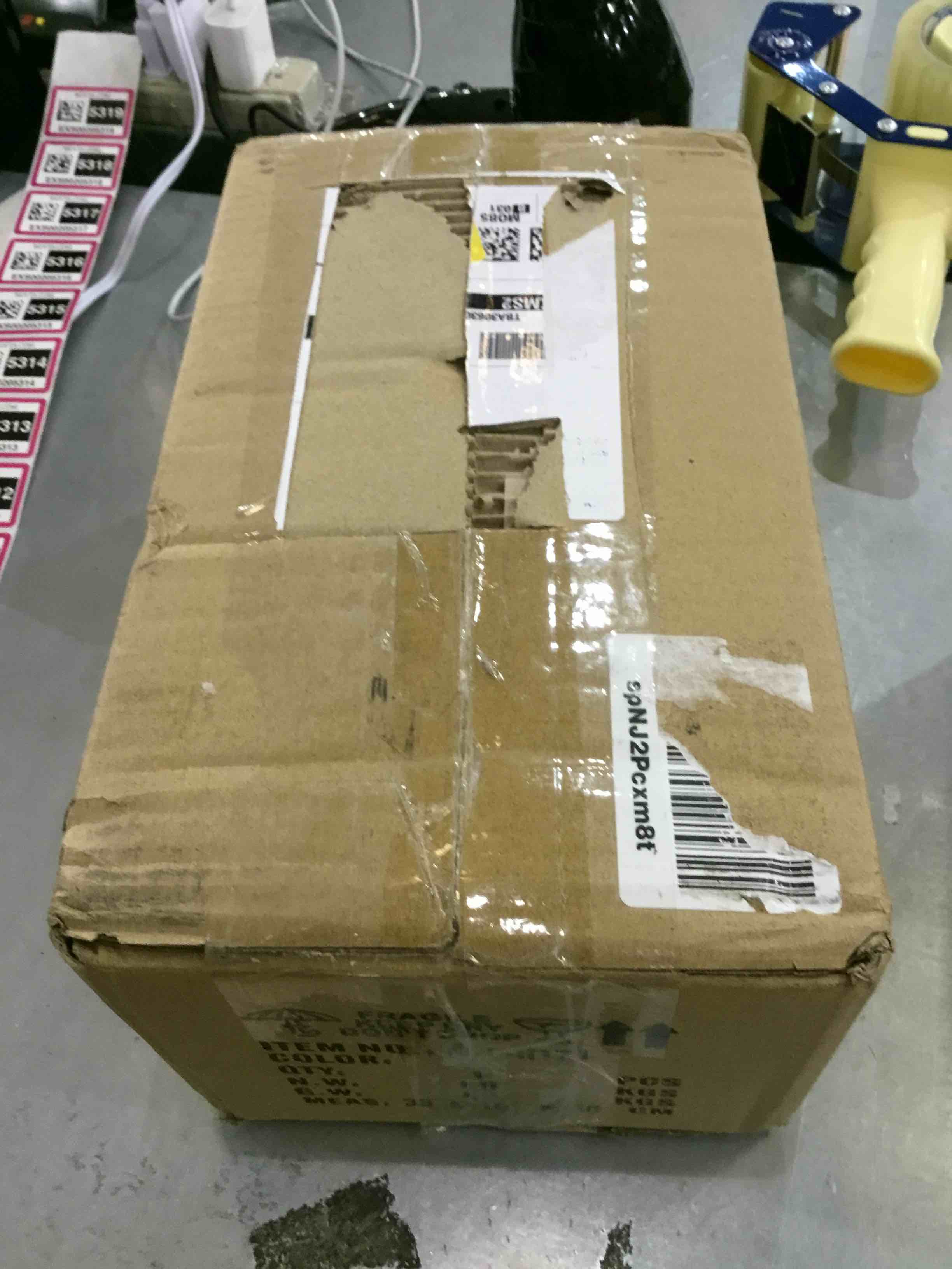 https://s3.amazonaws.com/lotting-images-prod/bidfta/EXS00205307_1685456449487.jpeg