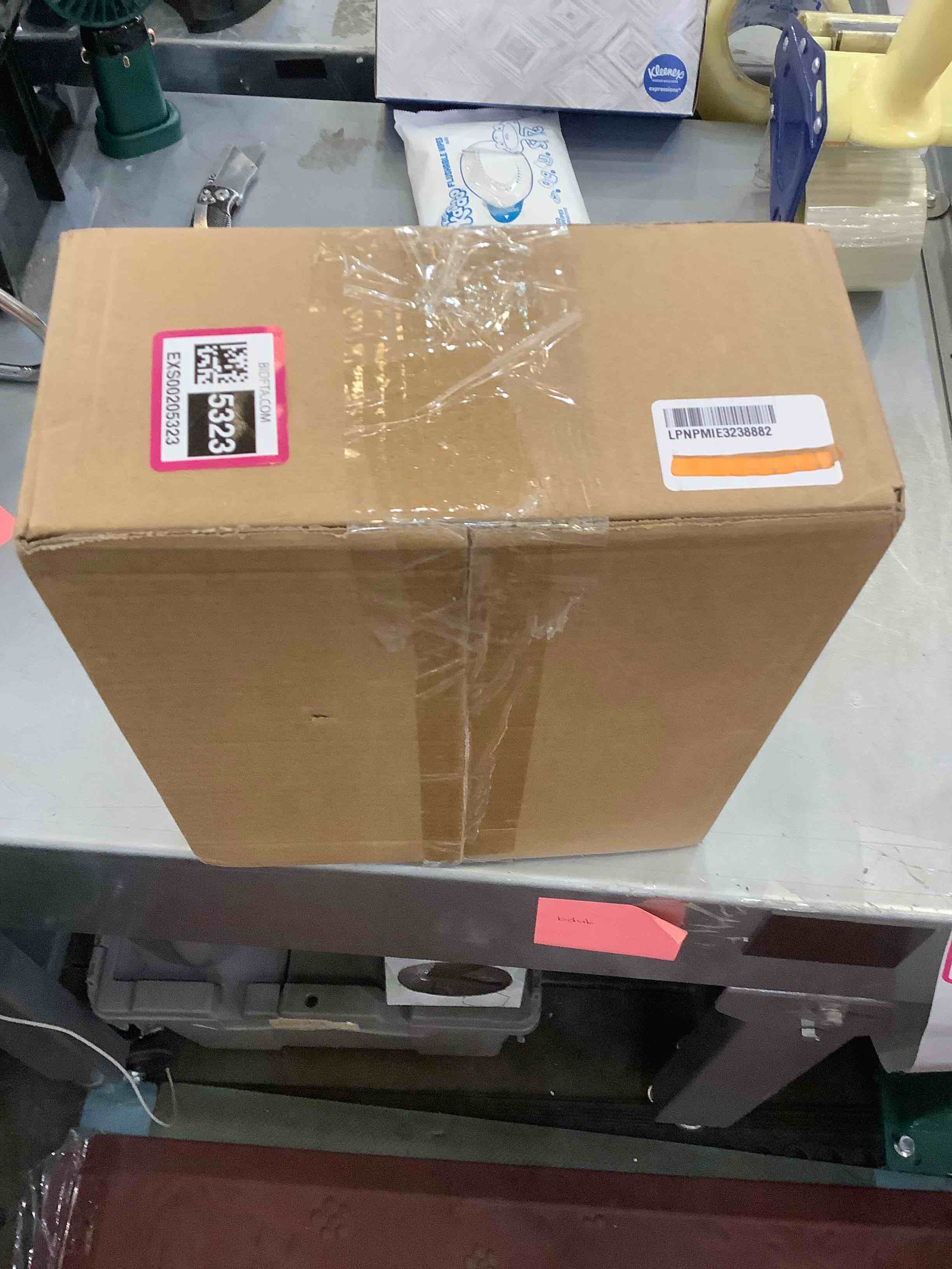 https://s3.amazonaws.com/lotting-images-prod/bidfta/EXS00205323_1685127651596.jpeg