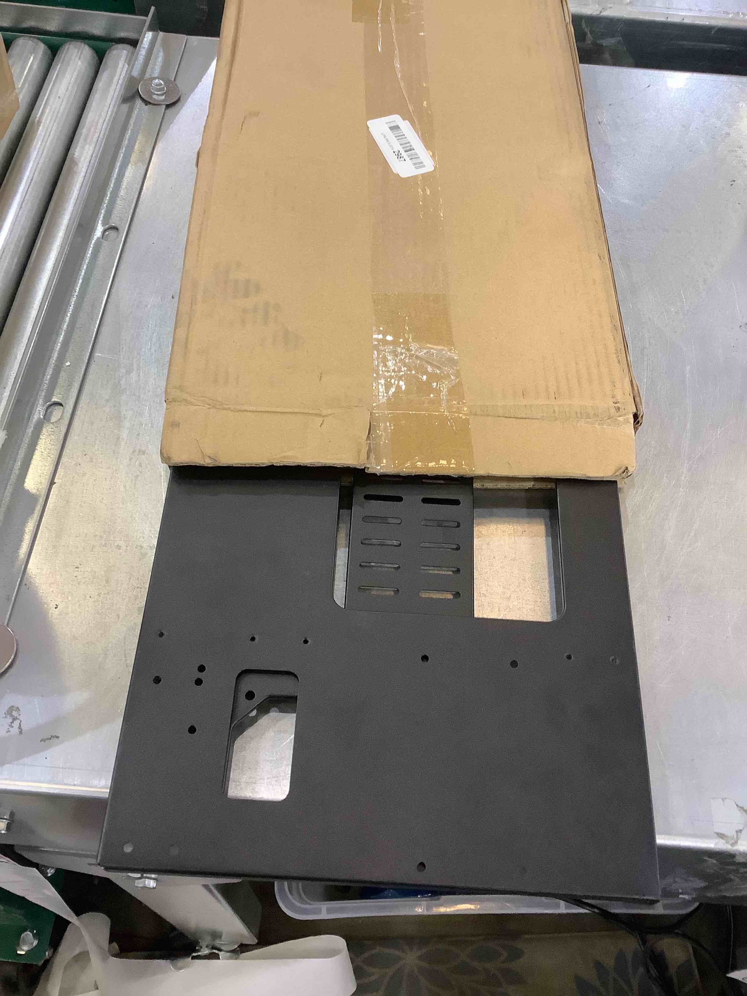 https://s3.amazonaws.com/lotting-images-prod/bidfta/EXS00210810_1681744082716.jpeg