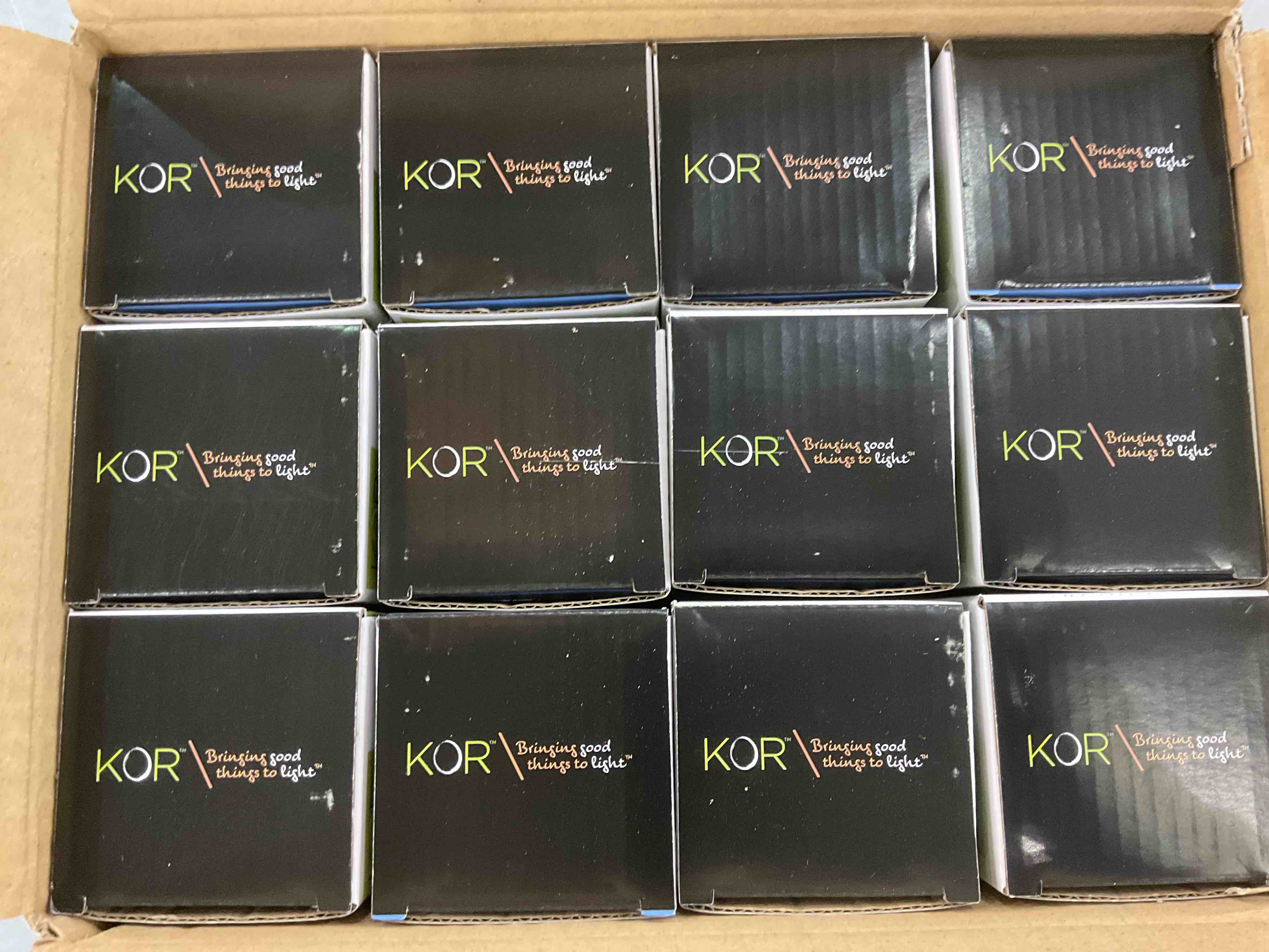 https://s3.amazonaws.com/lotting-images-prod/bidfta/EXS00217787_1683028468483.jpeg