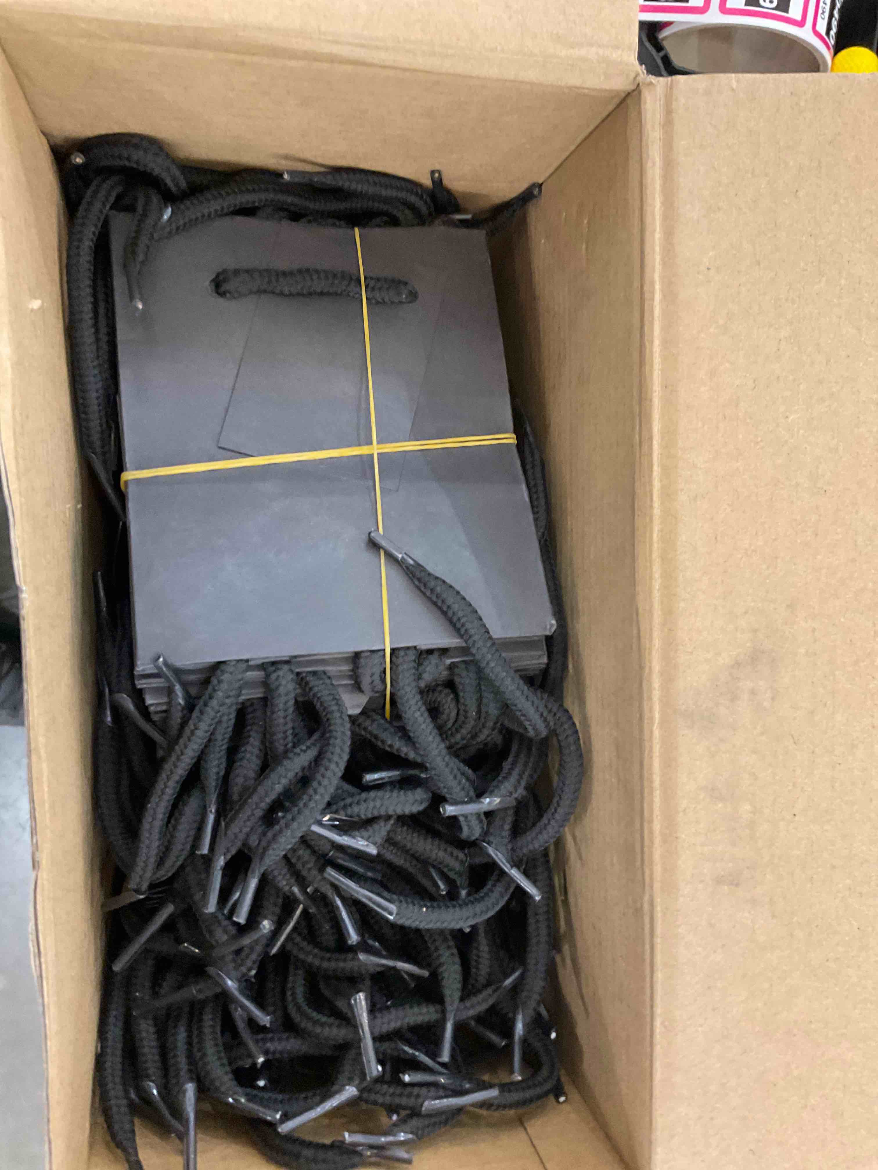 https://s3.amazonaws.com/lotting-images-prod/bidfta/EXS00220484_1687193755639.jpeg