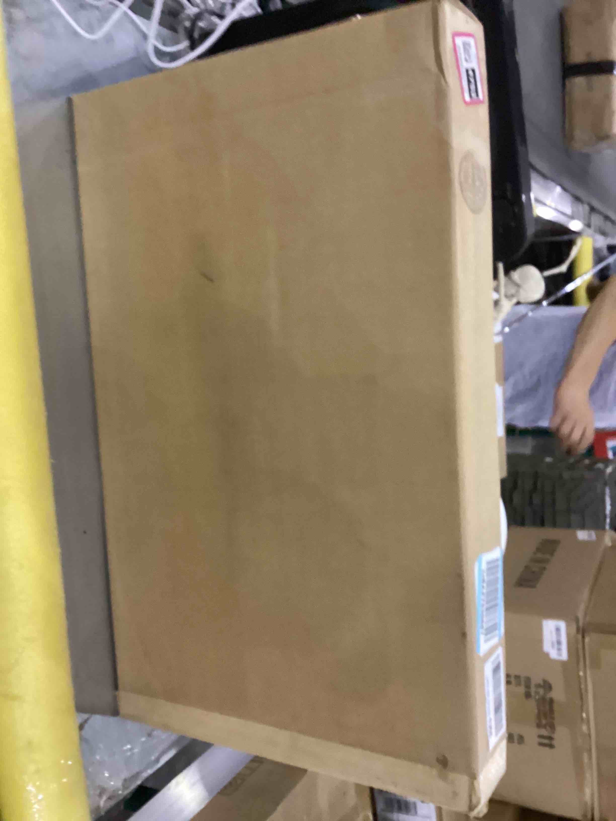 https://s3.amazonaws.com/lotting-images-prod/bidfta/EXS00224752_1686313330562.jpeg